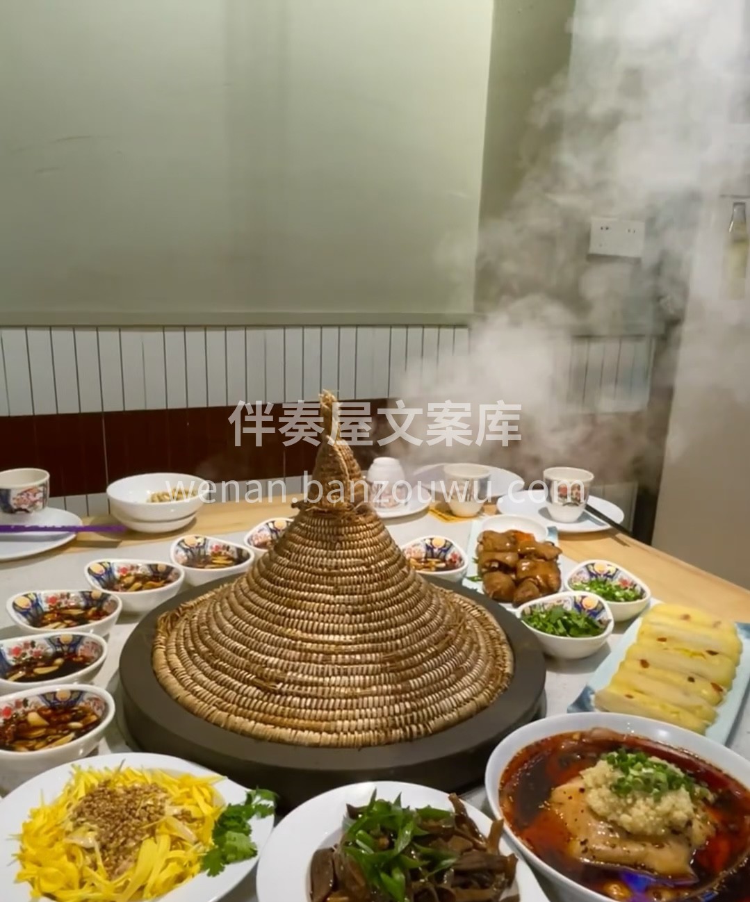 整条的鱼和配菜入石锅中焖煮八分钟就可以吃 配图3