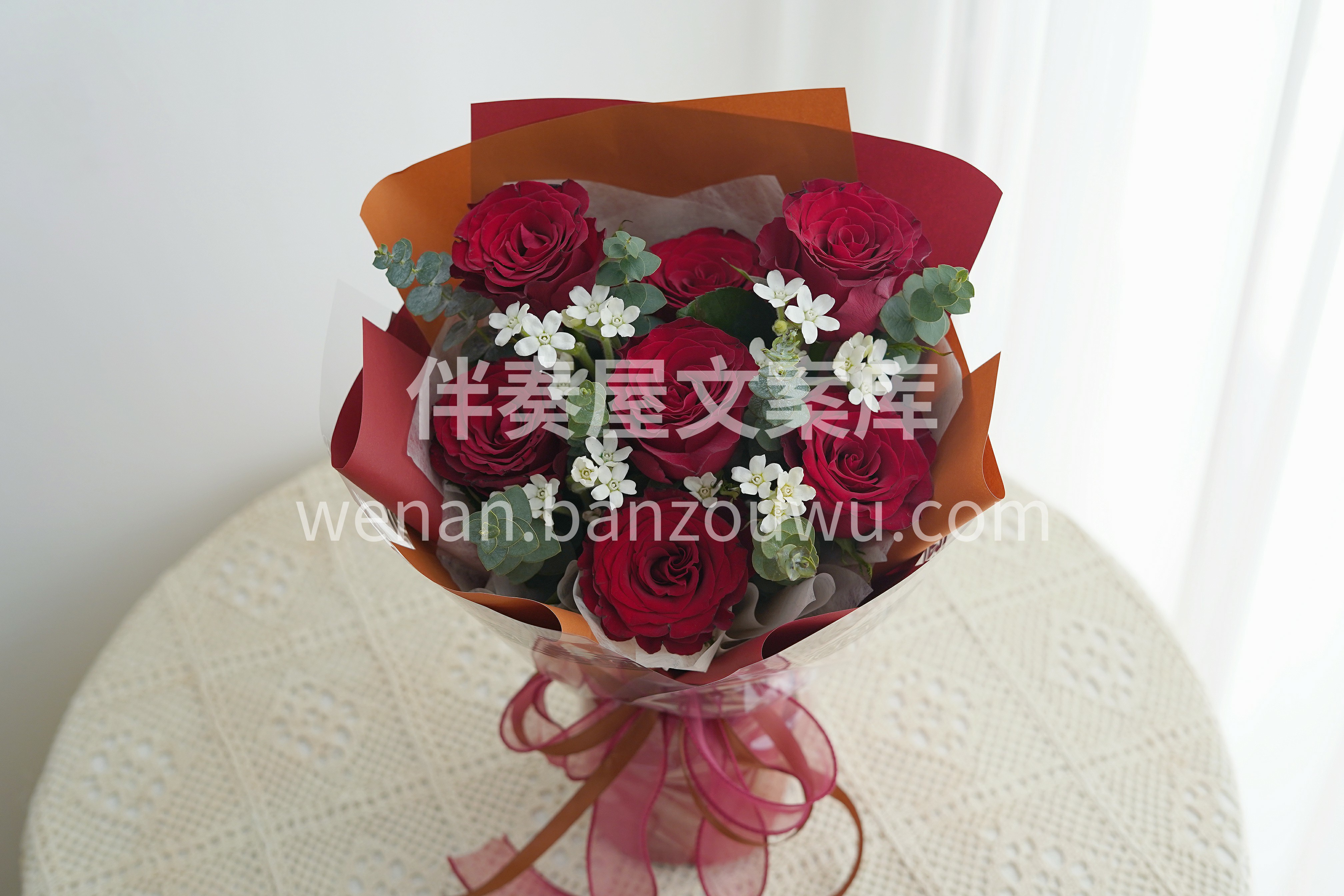 小小的红玫瑰花束💐 不张扬不夸张🌹 就像生活里的小确幸 简简 配图2