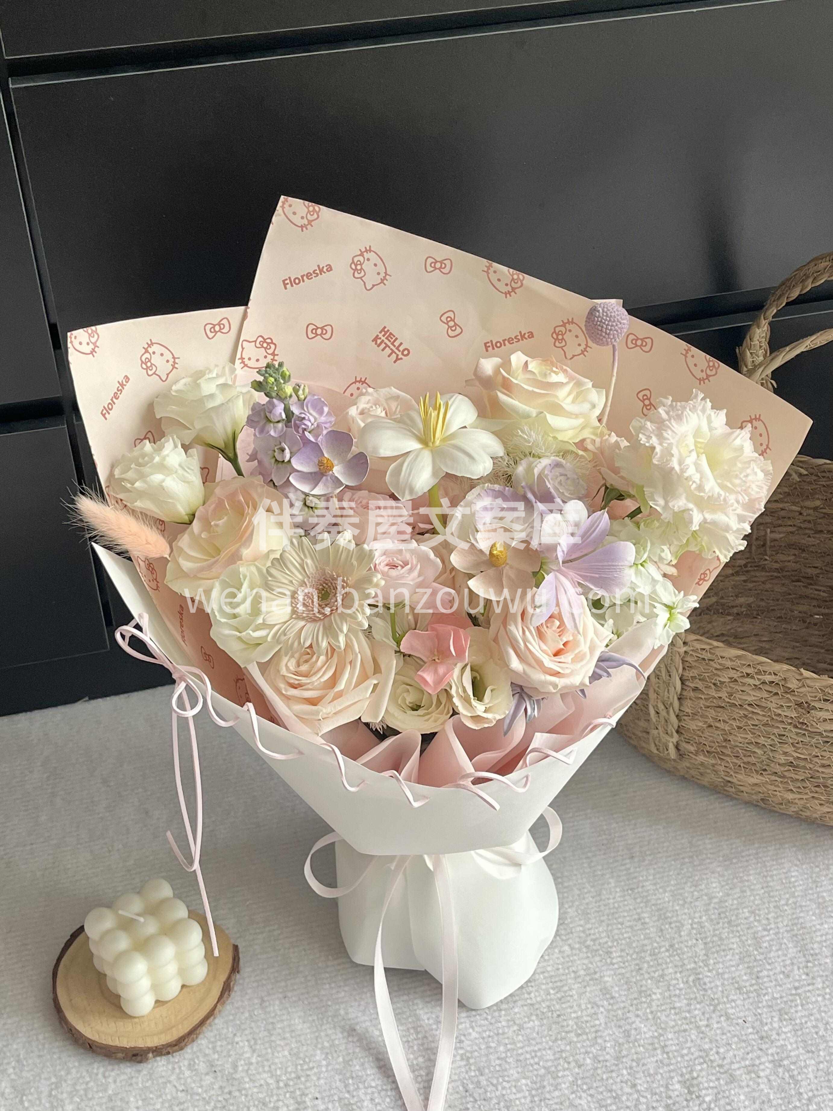 简约的浅色系花束💜 日常送礼首选🌸 温柔氛围感拉满🫧 配图1