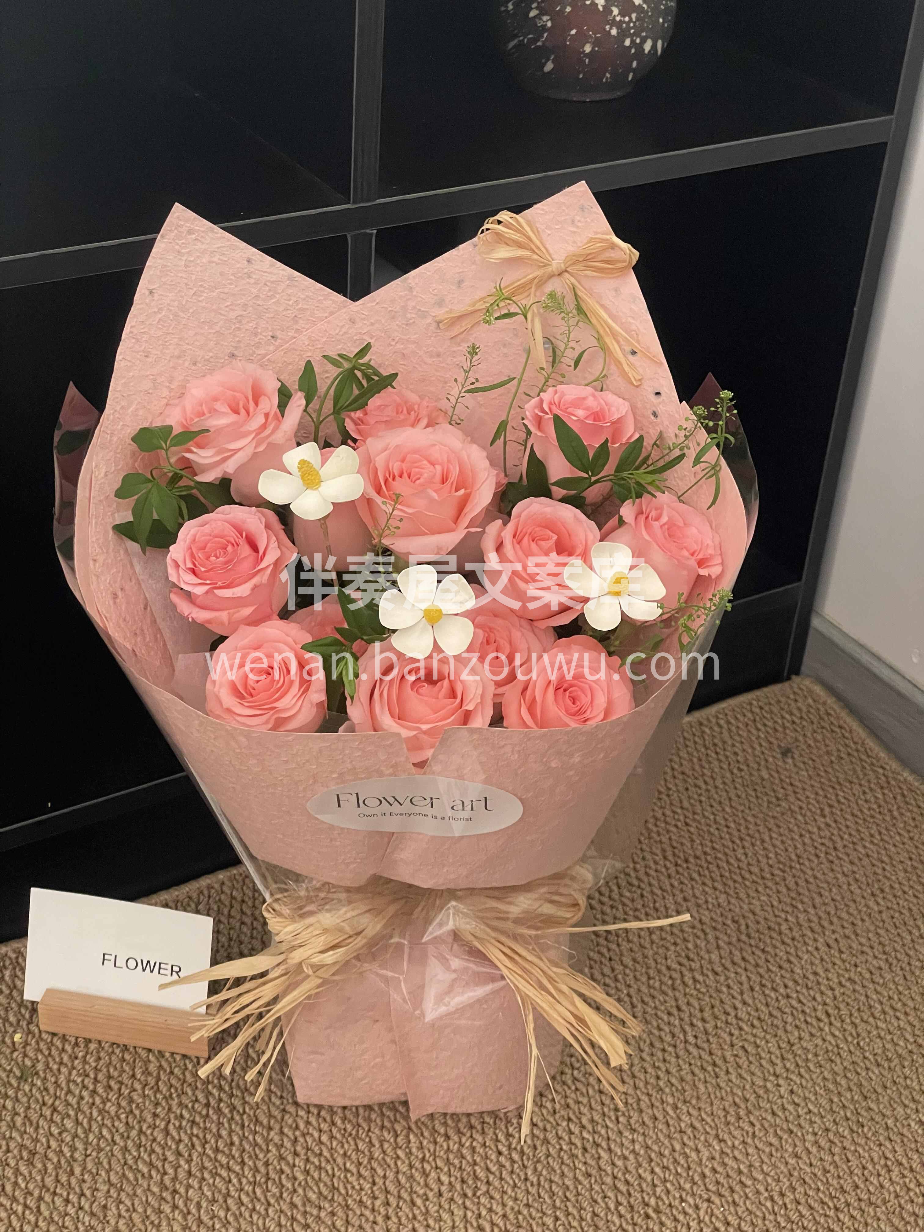 柔雾般的浪漫🌺 藏进黛安娜的温柔褶皱里 每一朵黛安娜都仿佛裹 配图2