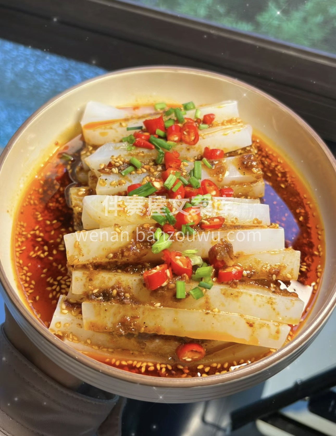 美味豌豆粉来啦！细腻爽滑，豆香四溢。拌上 配图1