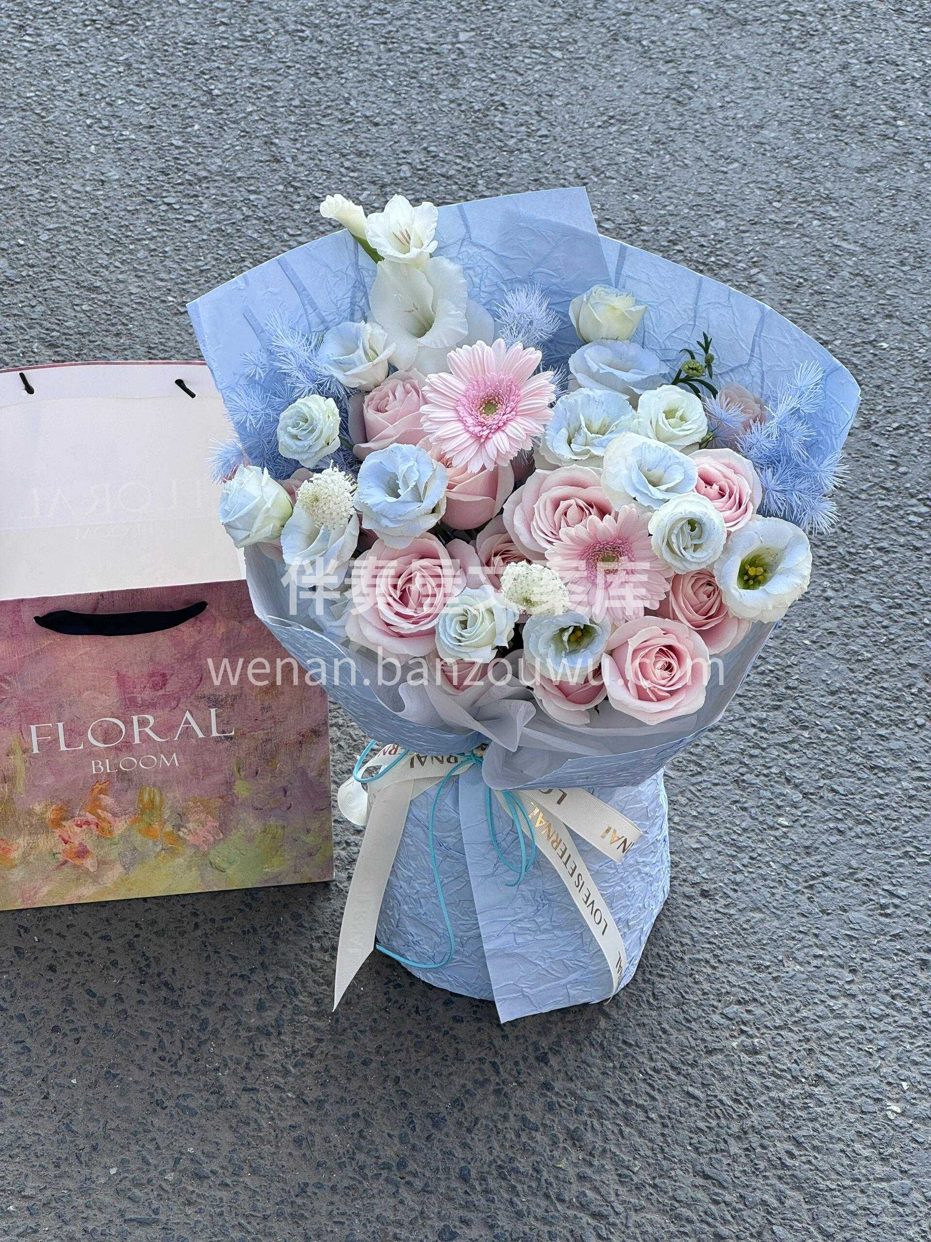 🎐治愈系粉蓝花束 喜欢花 就让花开🌸 喜 配图1