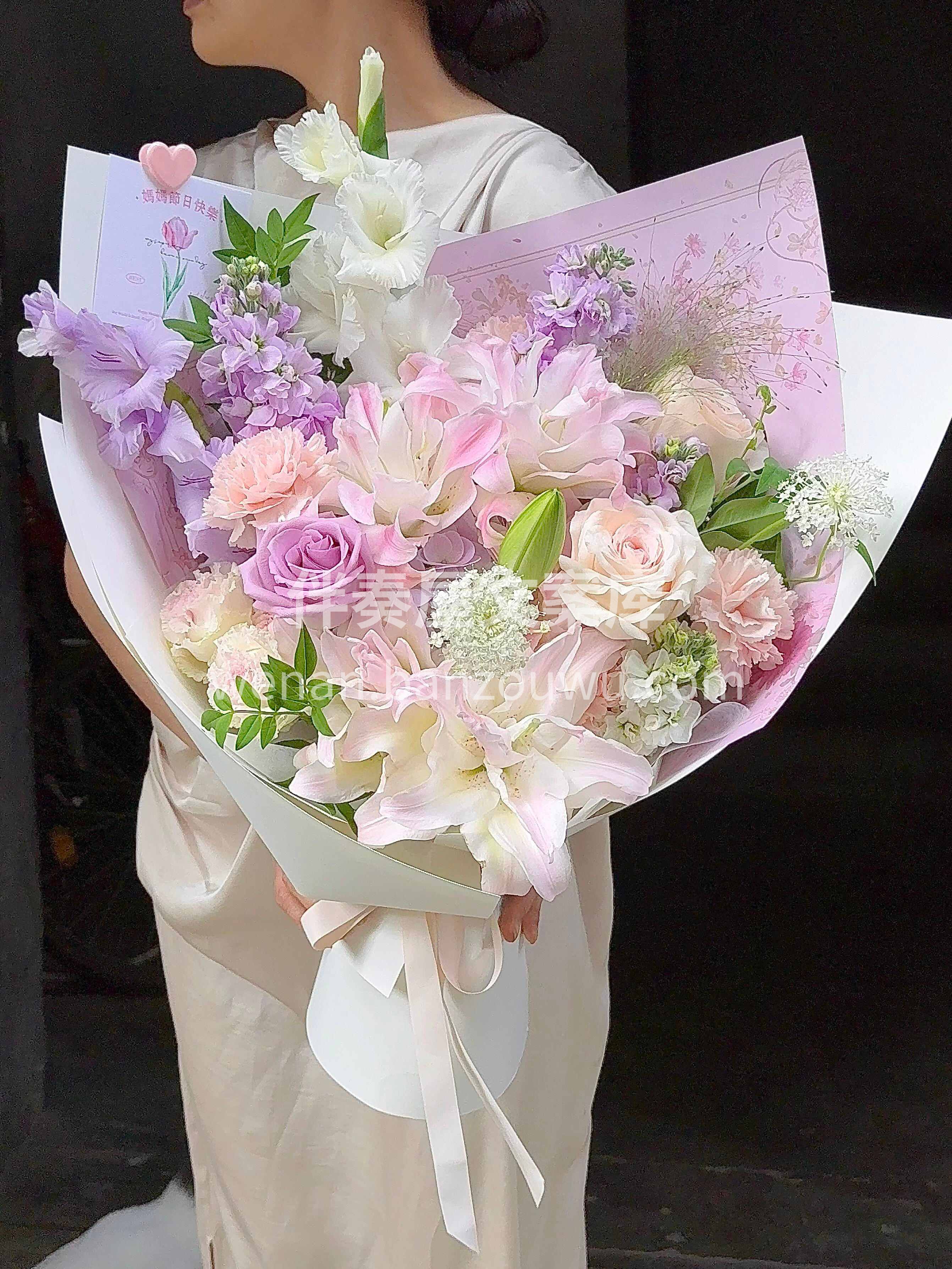 百合自带温婉气质 混搭繁花更显大气高级✨ 配图1