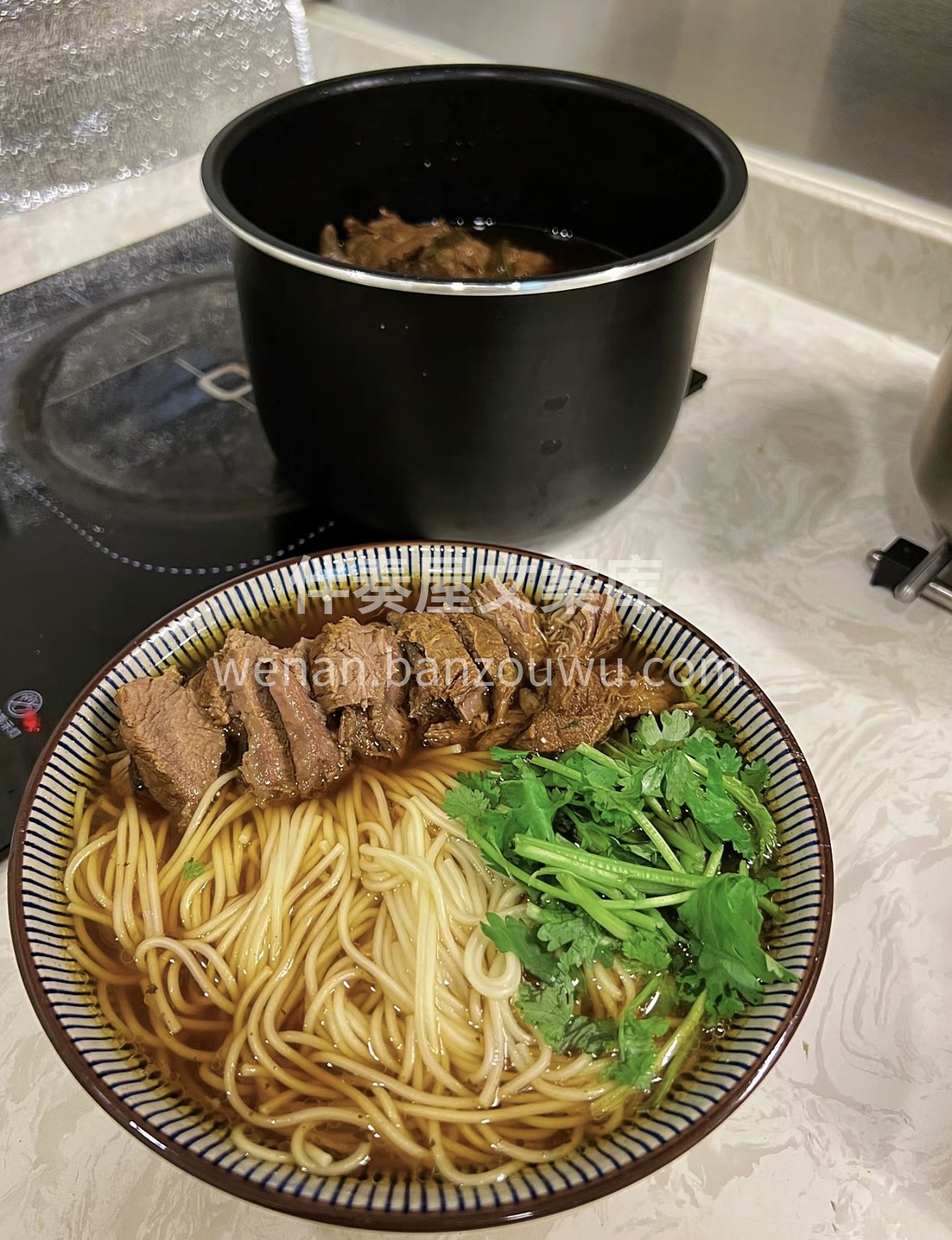 大块牛肉炖至软烂，融入浓郁红烧汤汁，搭配 配图2