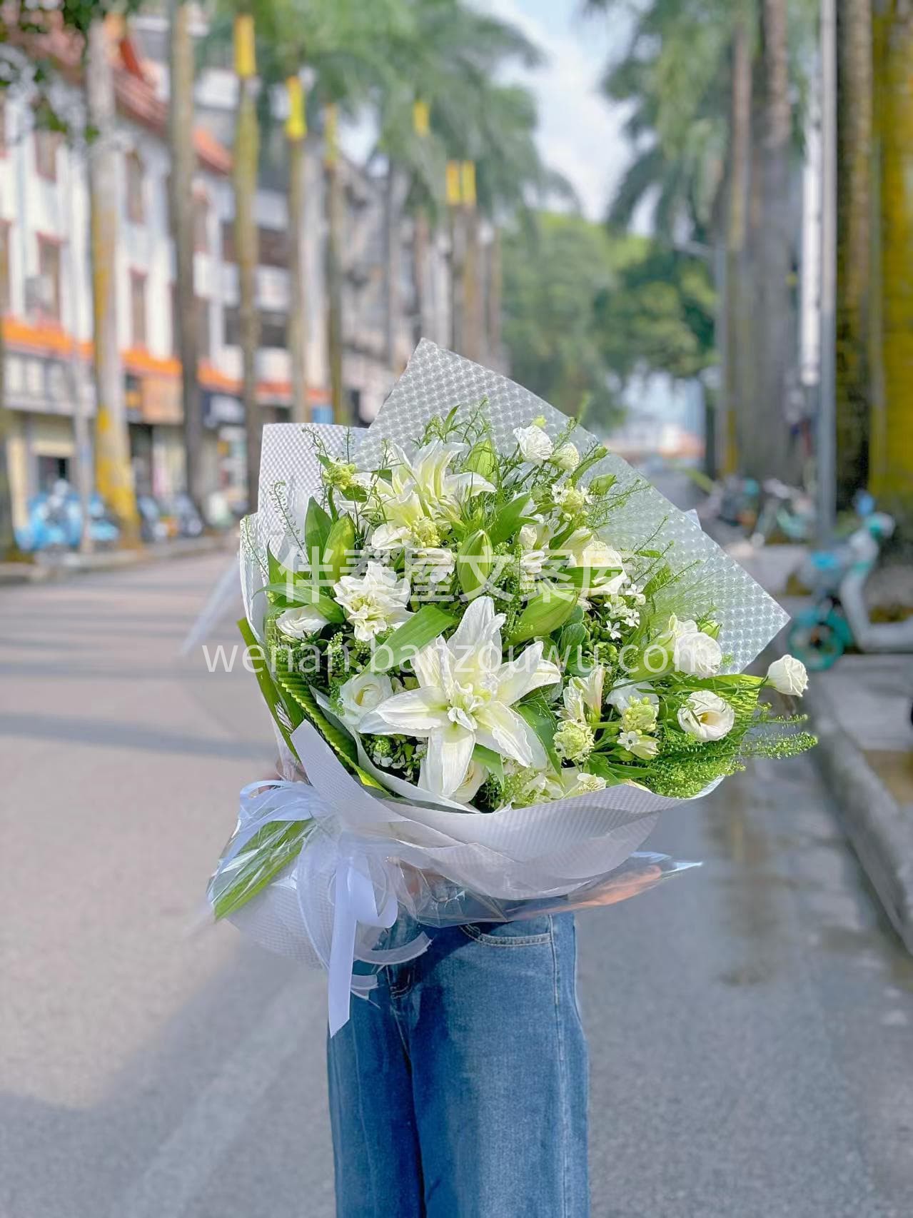 不张扬 不浓烈🍀 百合以优雅姿态静静绽放 愿这束纯净无暇的花 配图2