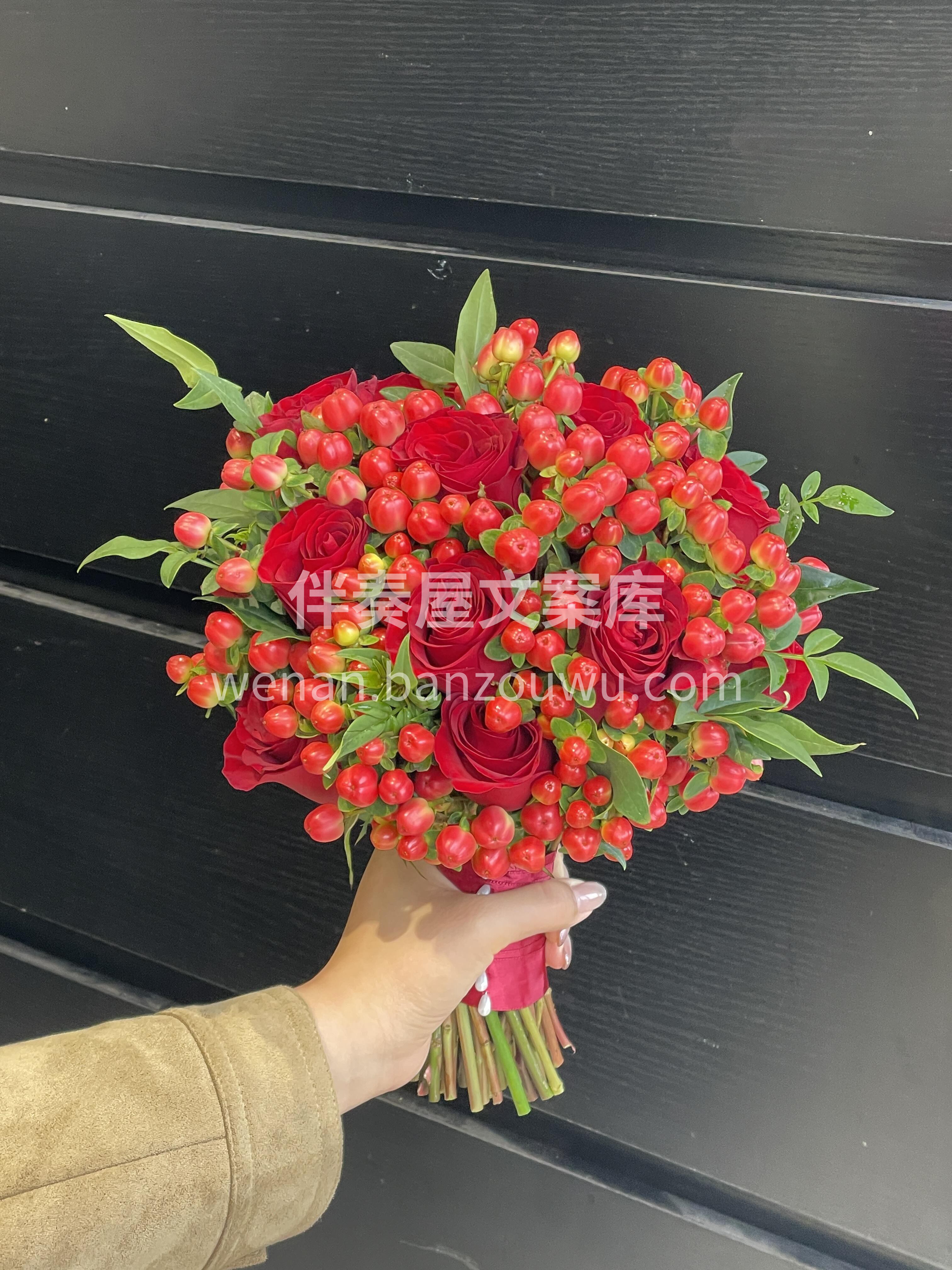 都说红豆是浪漫天花板💓 那把王维诗里的红豆做成手捧花 就是顶 配图2