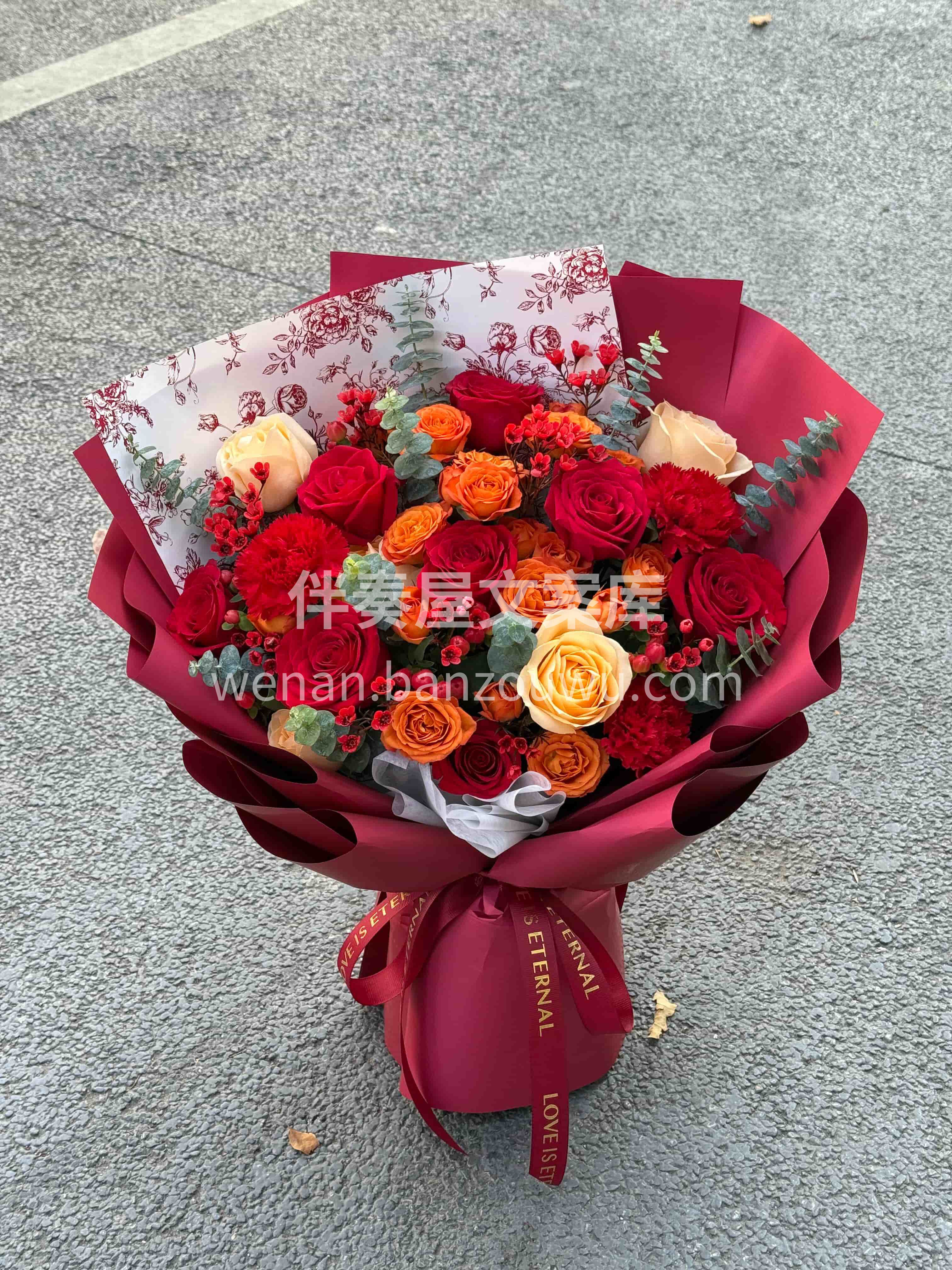 热烈红配明媚橙❤️ 把所有的好彩头都包进花束里🧡 愿你岁岁常 配图3