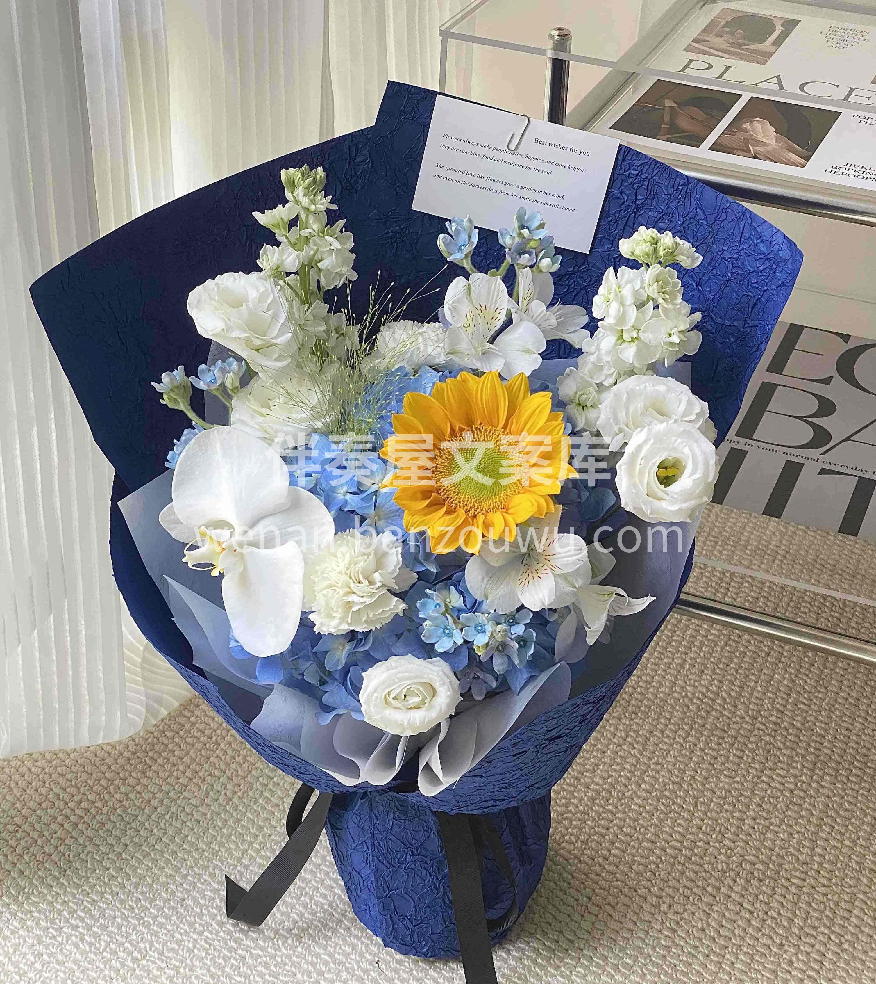 蓝色小花束💙 把星空的温柔藏进花里 那些藏在花瓣里的静谧与热 配图1