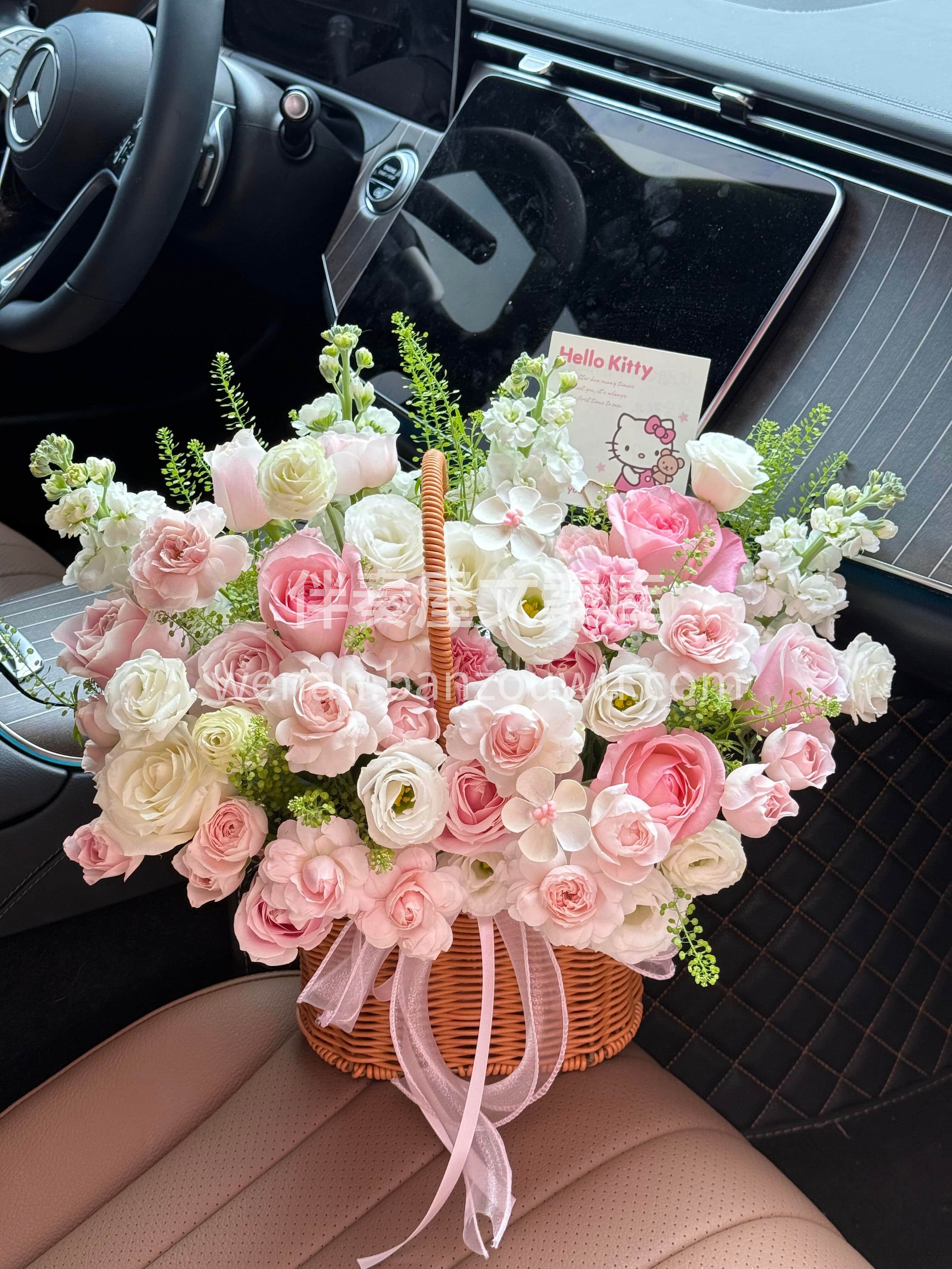 粉白色系温柔花篮🎀 手提一束烂漫🌸像捧着一场温柔的梦 走到哪 配图3