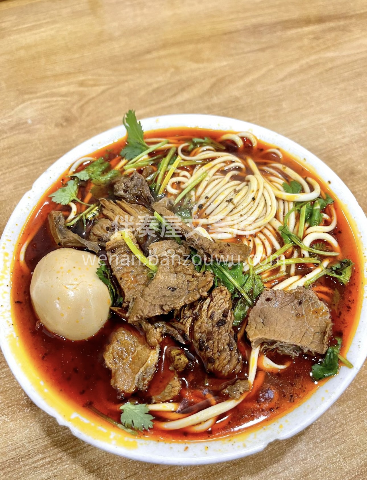 一碗鸡蛋牛肉面，筋道面条与鲜嫩牛肉完美搭 配图2