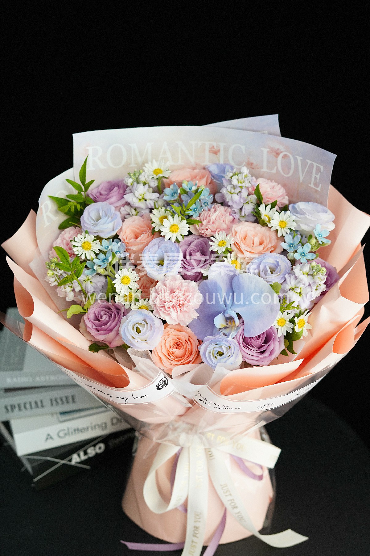 爱意无需暗语💗 把浪漫🌿揉进花里 递给你的瞬间 心跳声就是最 配图2