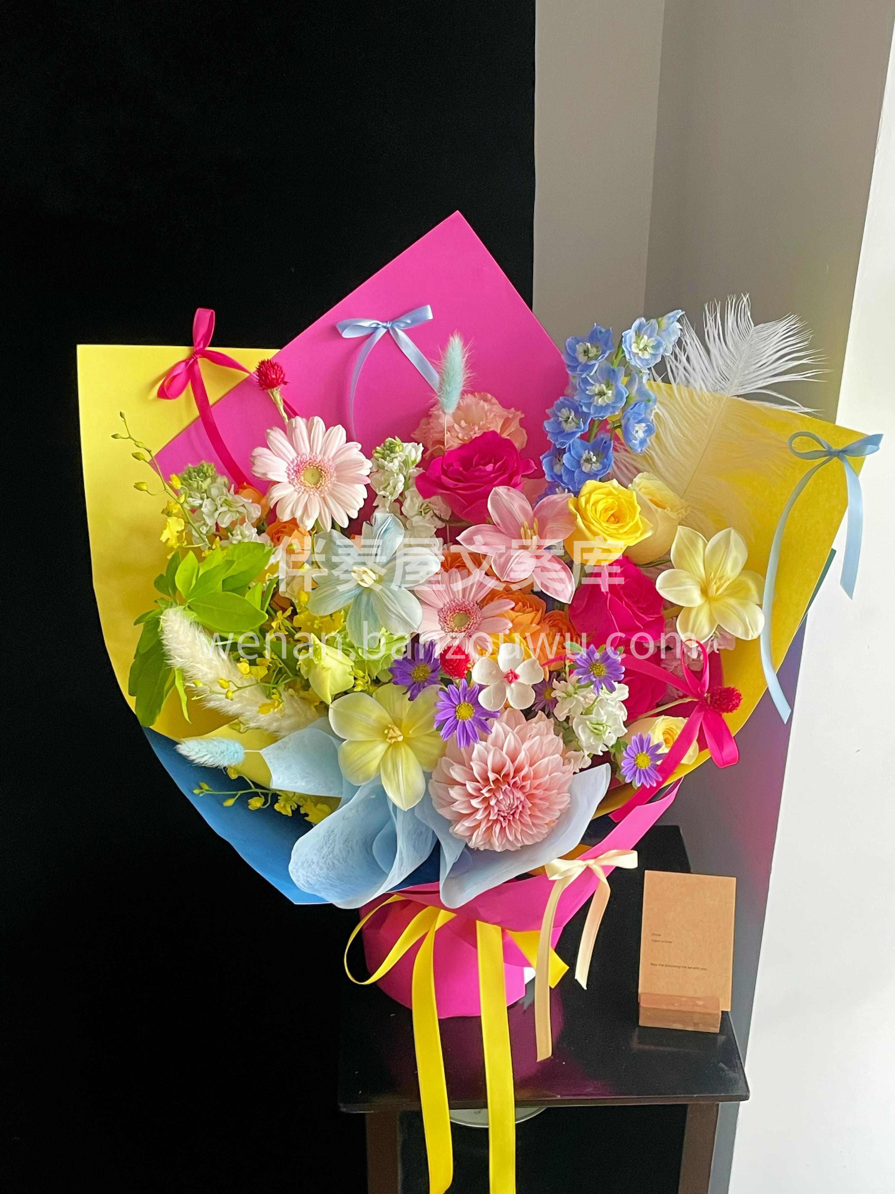 明媚的花束颜色让人心情超棒💛再加上浪漫的你💙 这样的日子真的 配图2