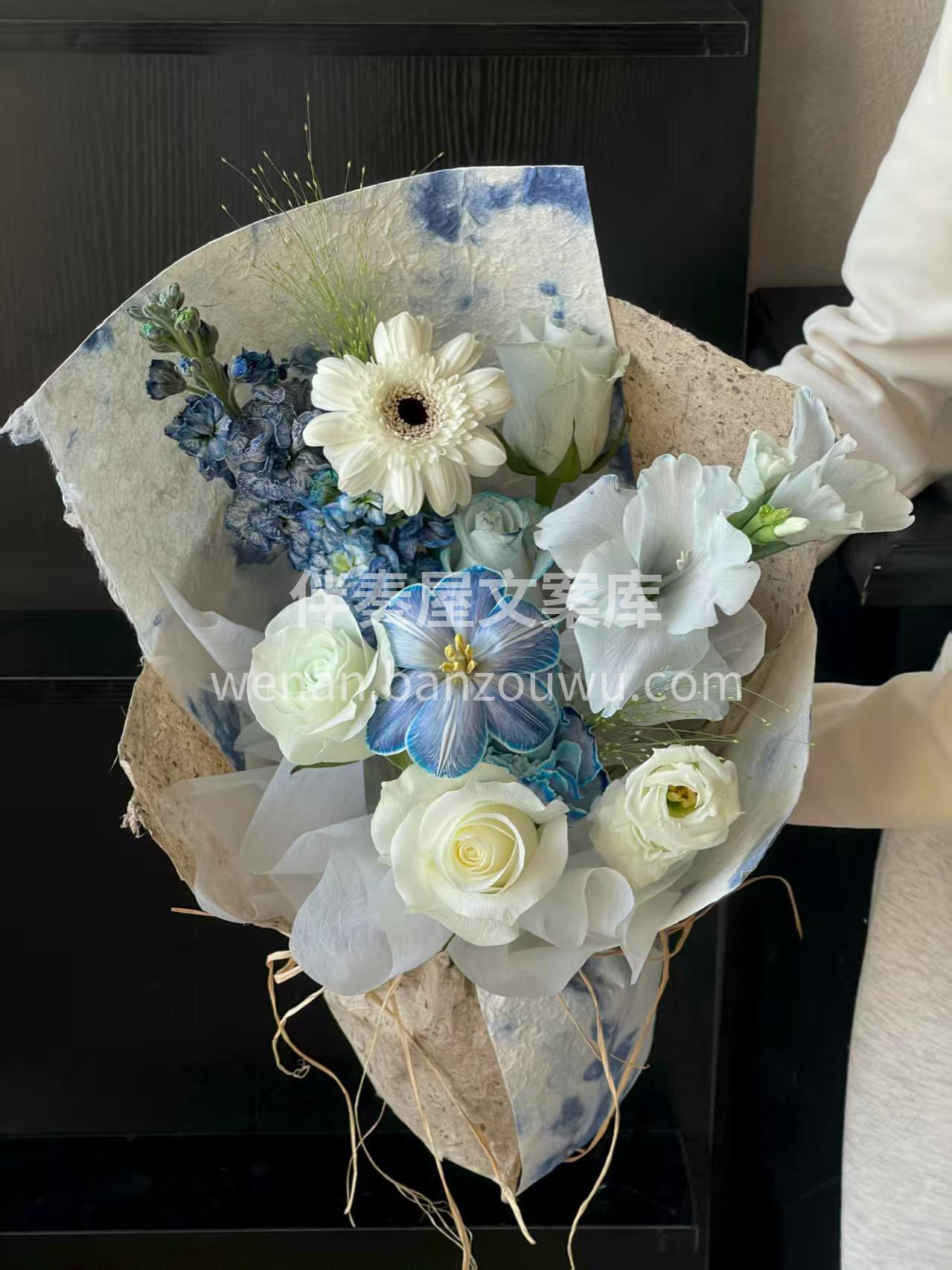小花束也可以又高级又浪漫 蓝白配色💙是永不落幕的经典☁️ 配图3
