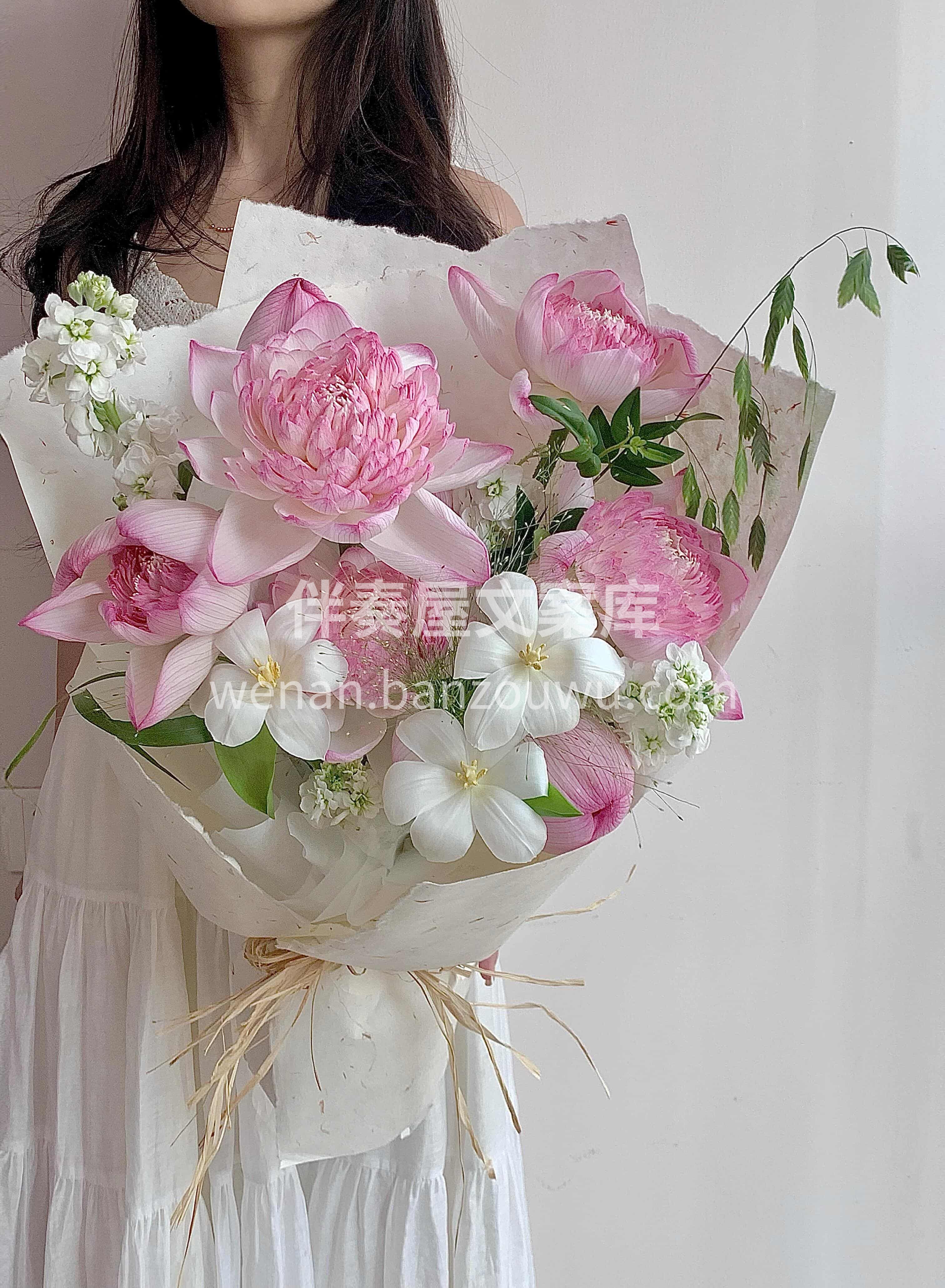 荷你相遇 满心欢喜🌷 荷花花束承载着和和美美 好运莲莲的美好 配图1