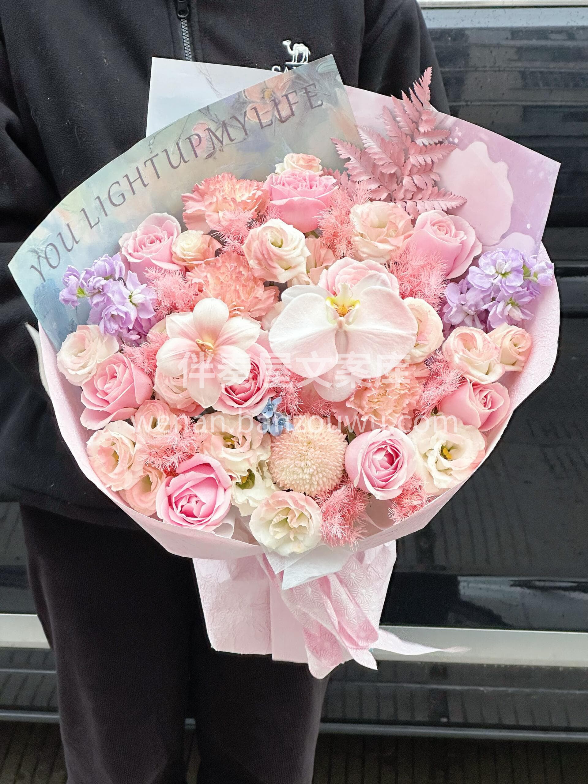 温柔的粉白色混搭花束☁️ 没有浓艳的锋芒🌷只有细腻的暖意🫧  配图3