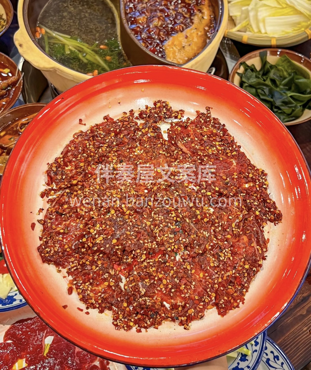 “围炉而坐，共享打边炉的温暖时光。那咕咕 配图2