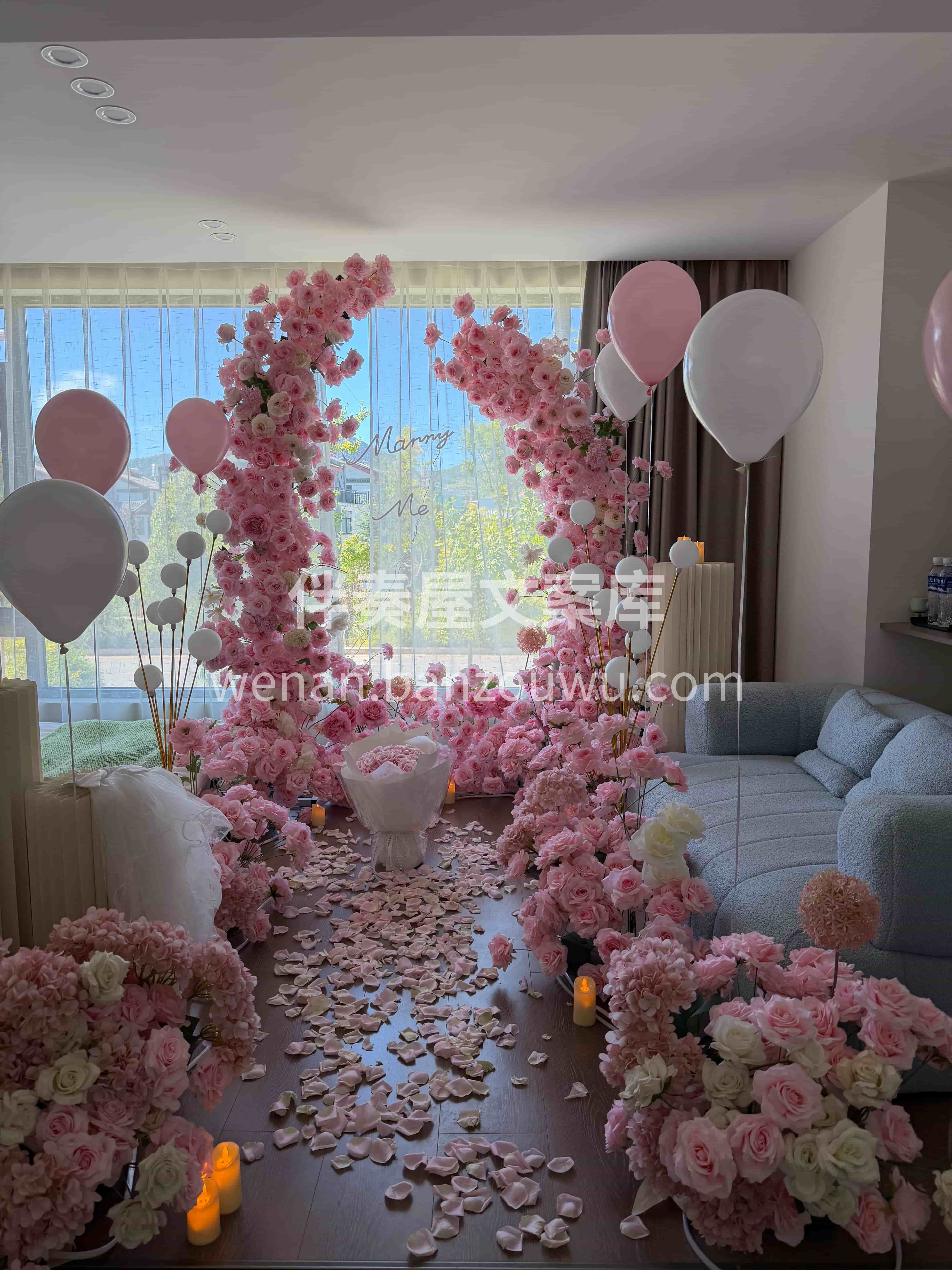 用粉色仿真花搭建的求婚现场🌸 每一处都是用心的铺垫🎀见证一场 配图3