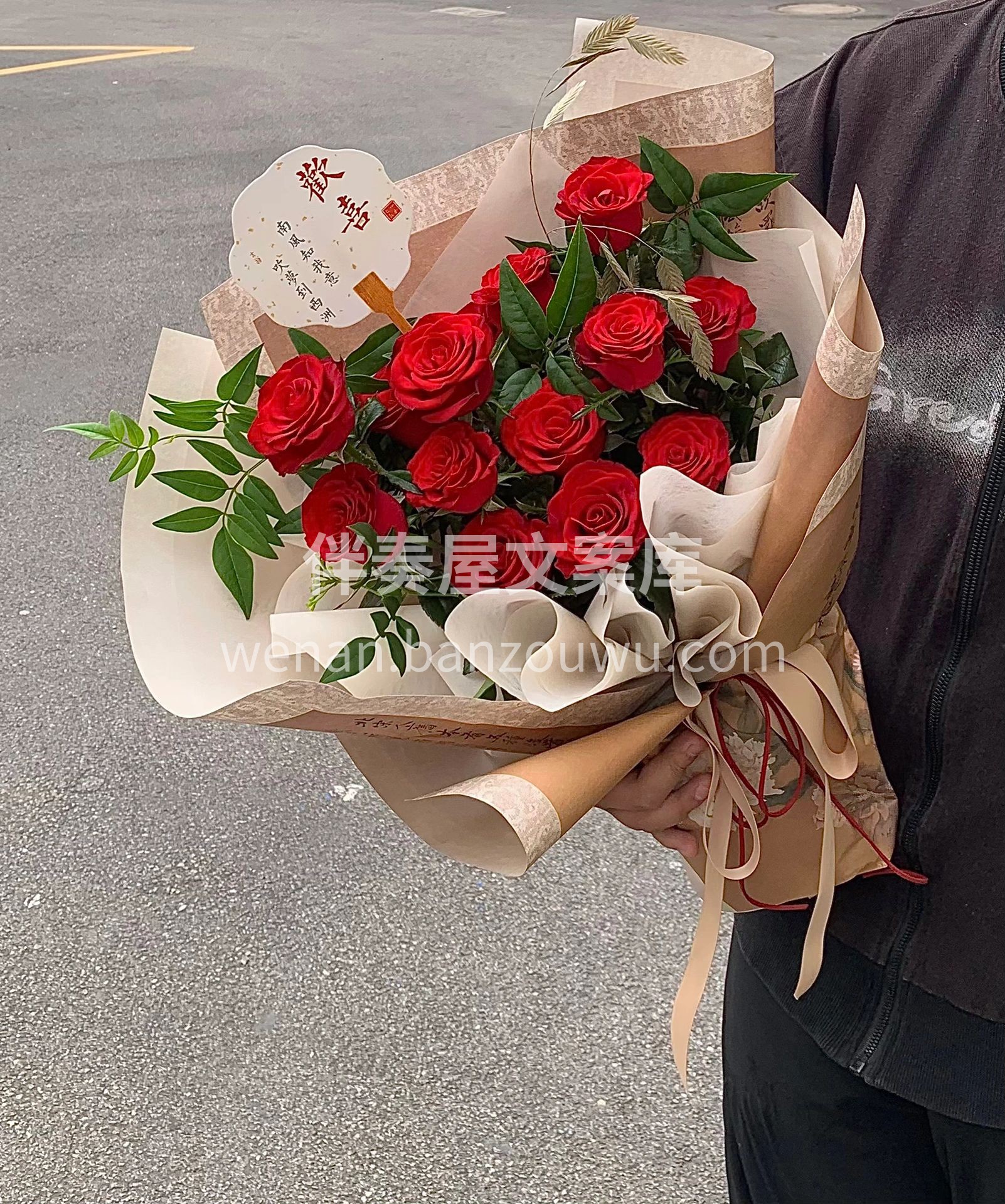 不得不承认 每逢过节✨ 红玫瑰🌹才是大众 配图1