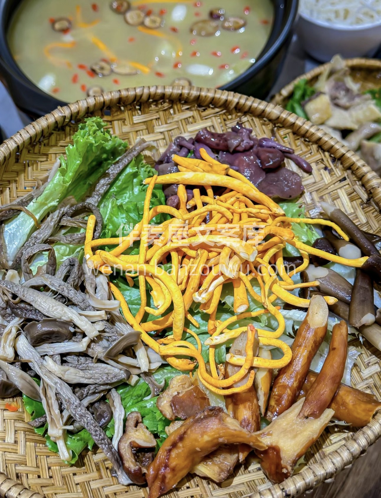 品味菌汤火锅，感受自然的馈赠。一锅菌香四 配图2