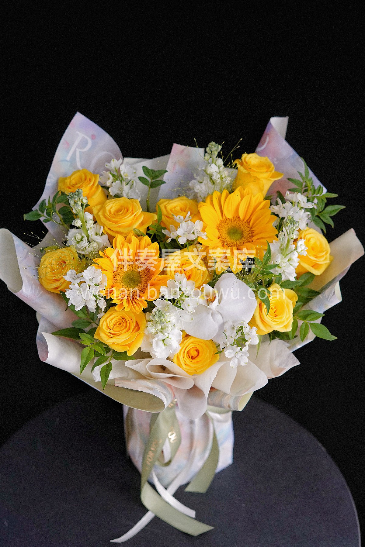 向日葵混搭花束🌻 你是藏在☁云层里的太阳 也是我穷尽一生寻找 配图2