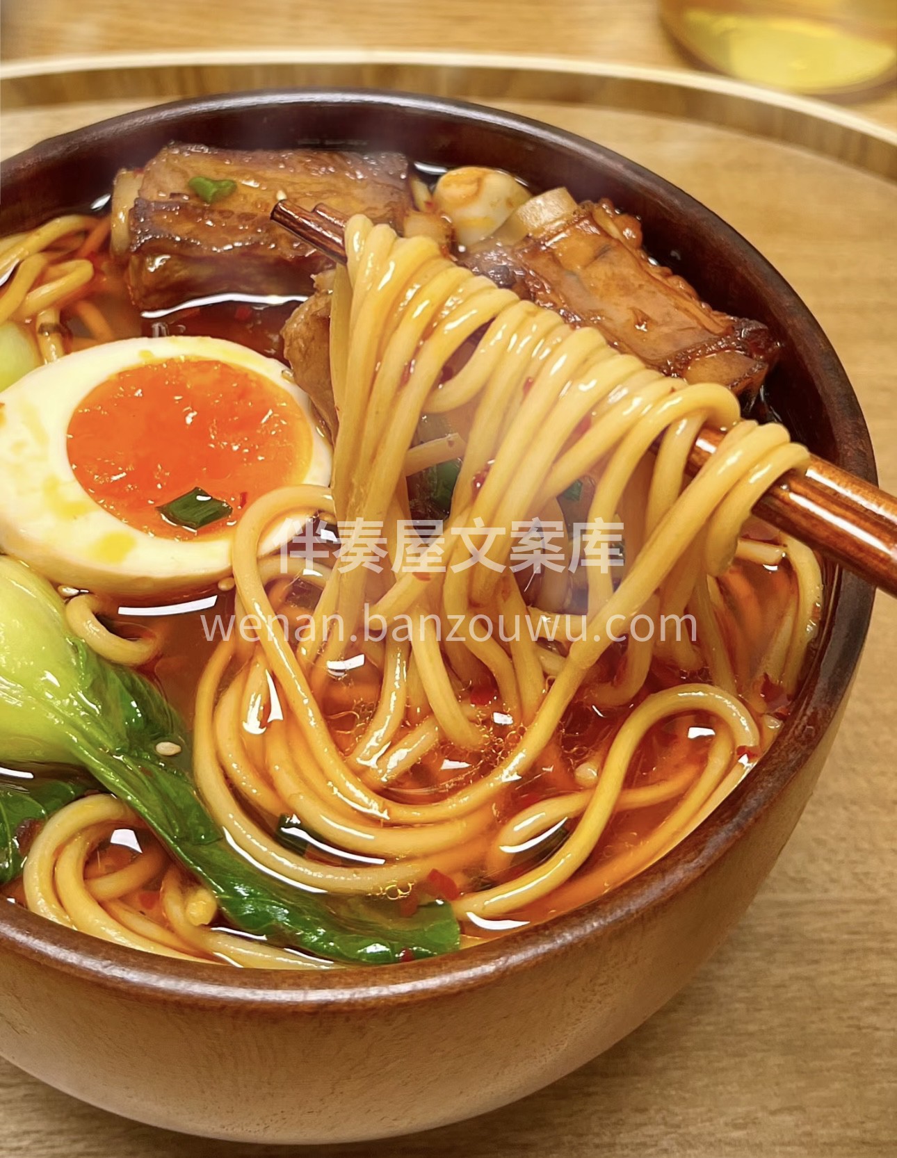 香辣排骨面，香辣滋味融入面条，大块排骨肉 配图3
