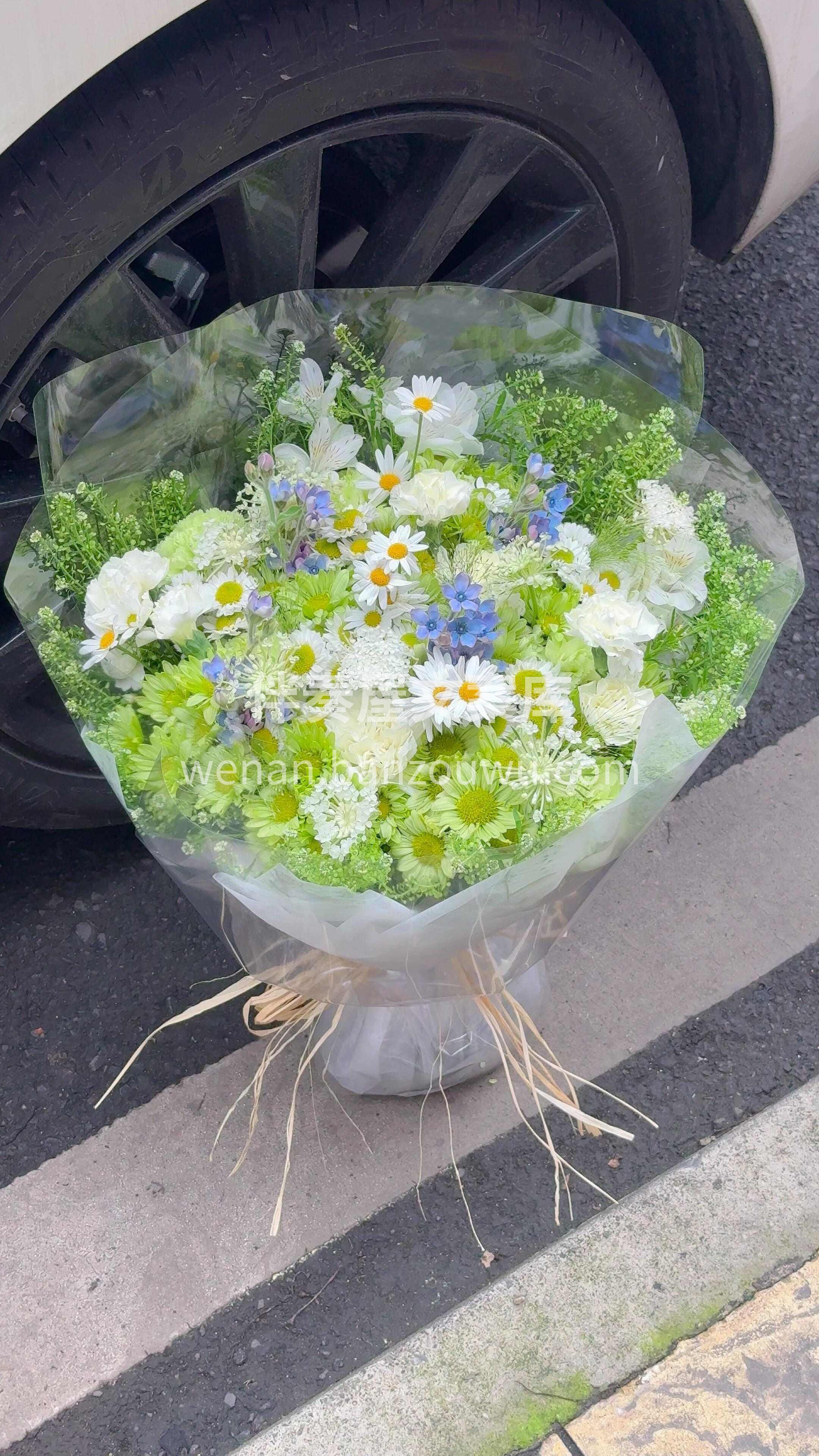 小雏菊混搭花束🌼 把春天的清新揣进怀里 清爽配色超治愈🌿 随 配图1