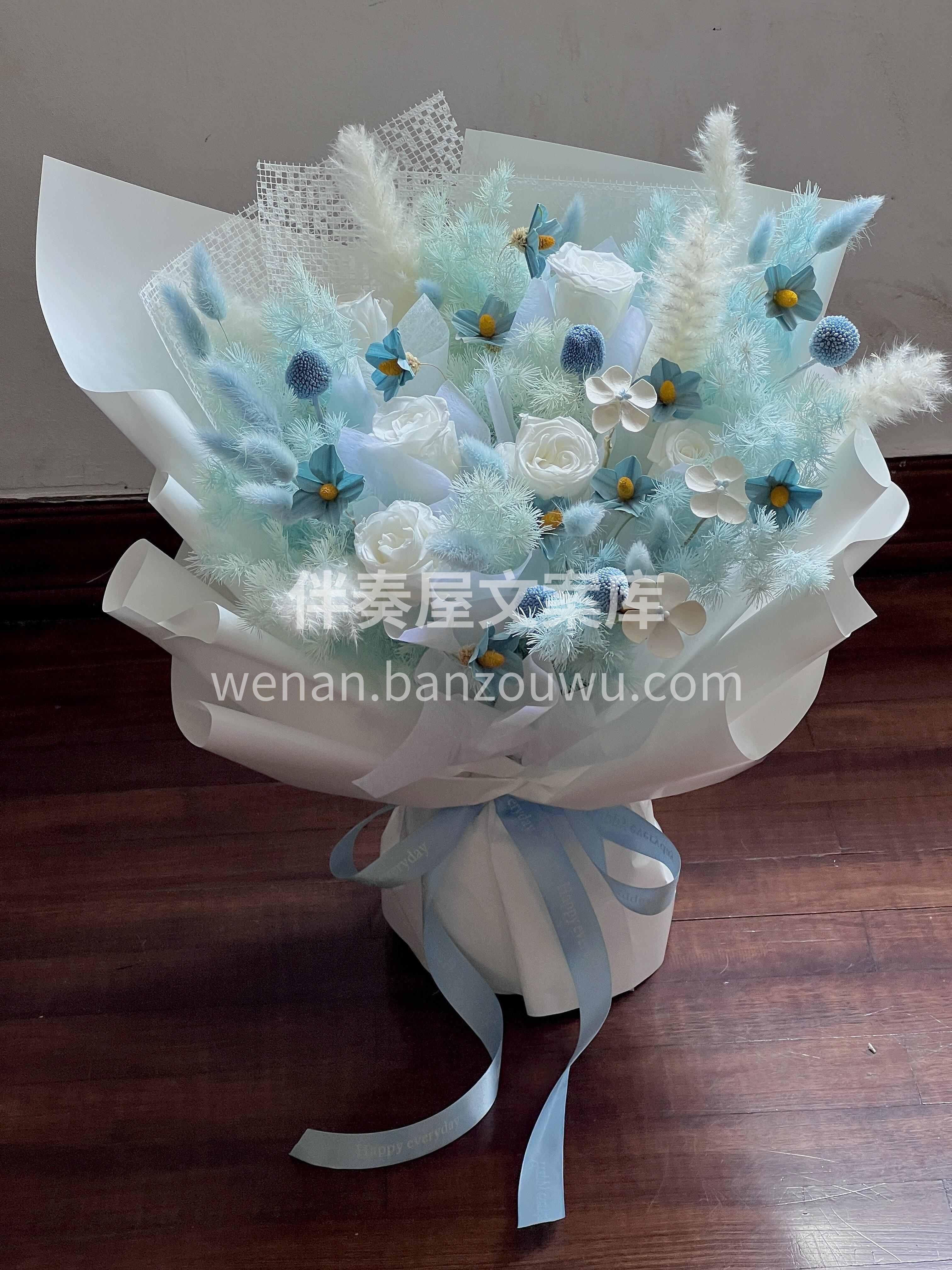 绝美的蓝色永生花束💙 蓝色是宇宙写给人间的情书💌 永生花是爱 配图3