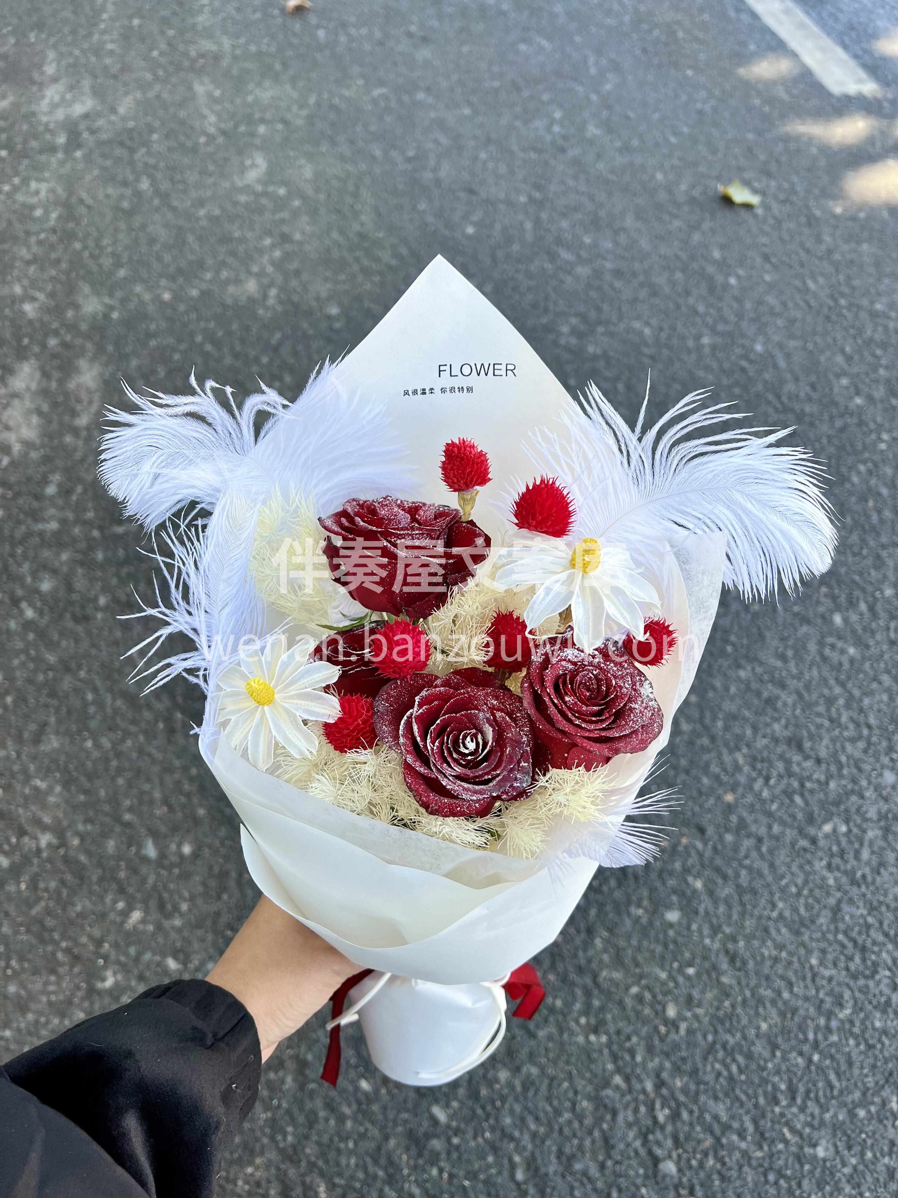 ❄冬日落雪小花束 带着不一样的红玫瑰🌹  配图1