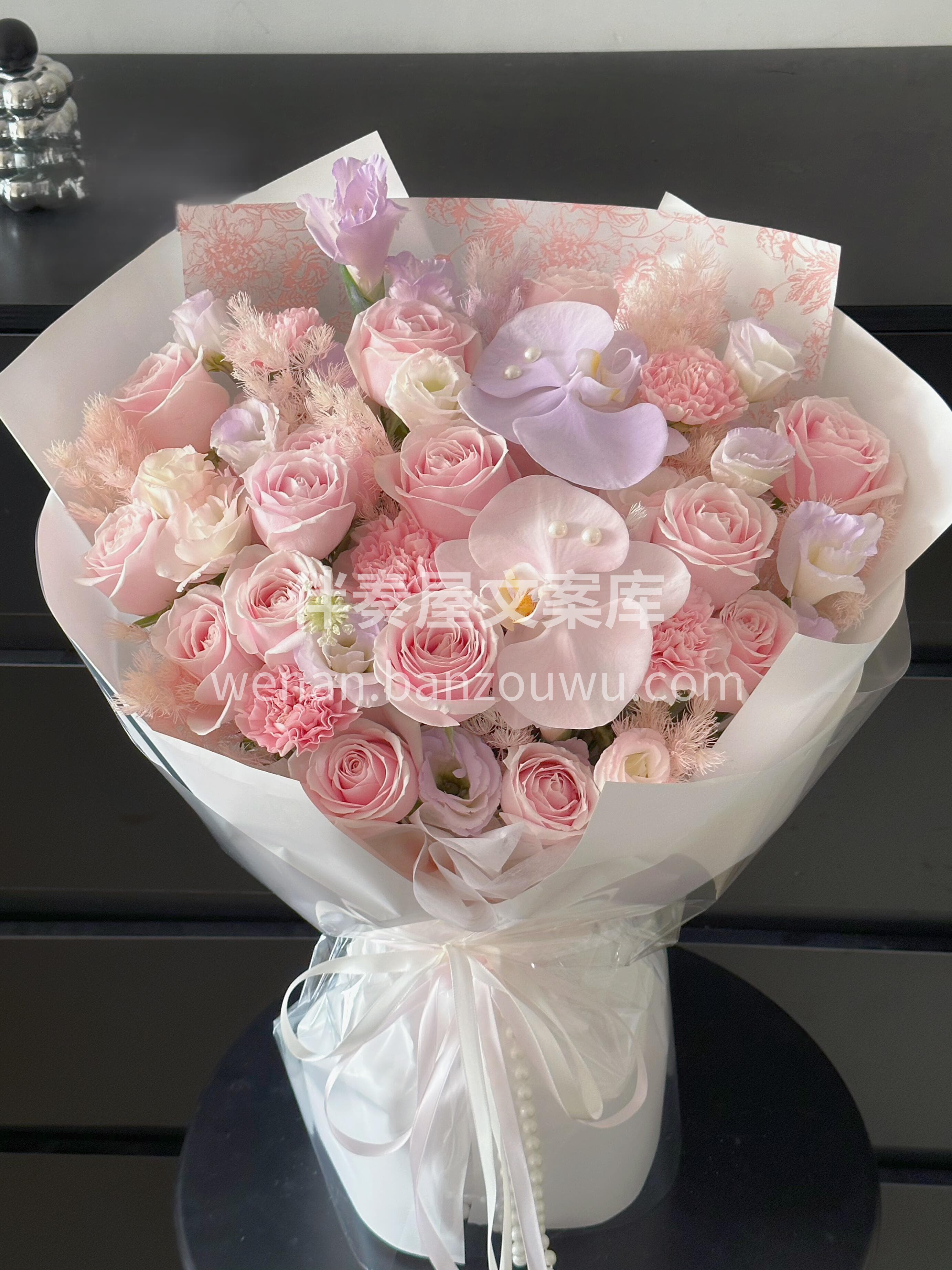 粉紫的花束带着朦胧的美感🌸像坠入一场温柔的梦境🔮 每一缕花香 配图3