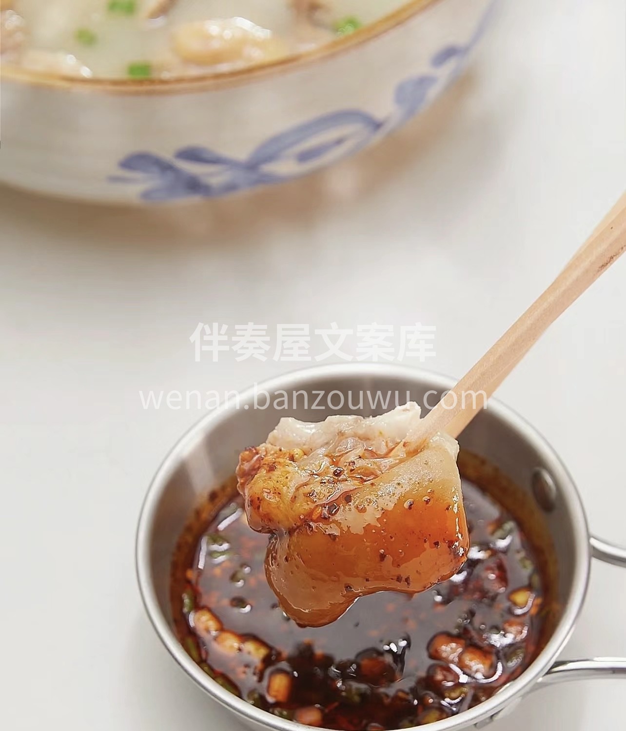 蹄花在火锅中翻滚，鲜香在味蕾间绽放。每一 配图3