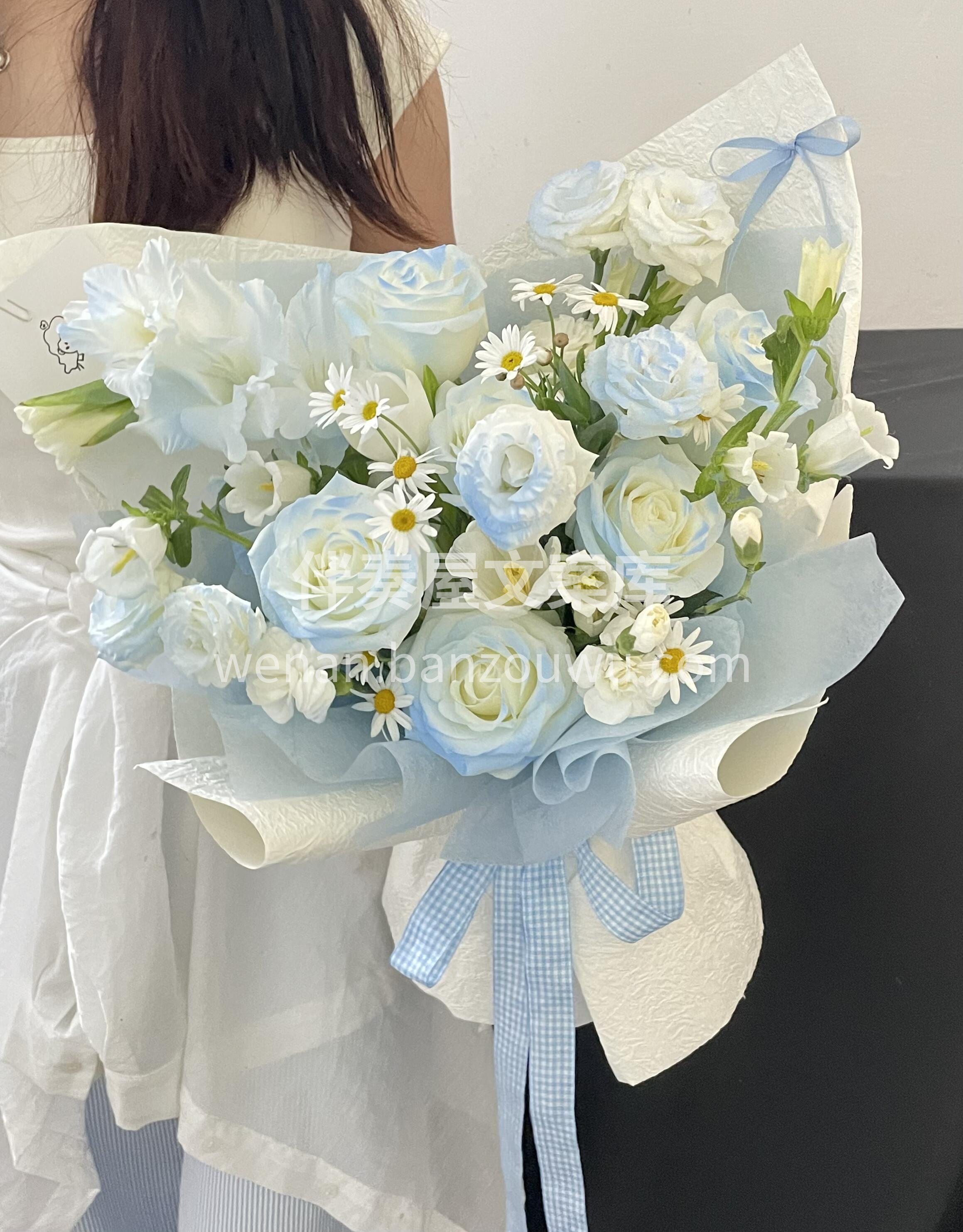 碎冰蓝玫瑰💐 你是我的星辰大海🌊 想要表达心意💙 选它就对啦 配图2