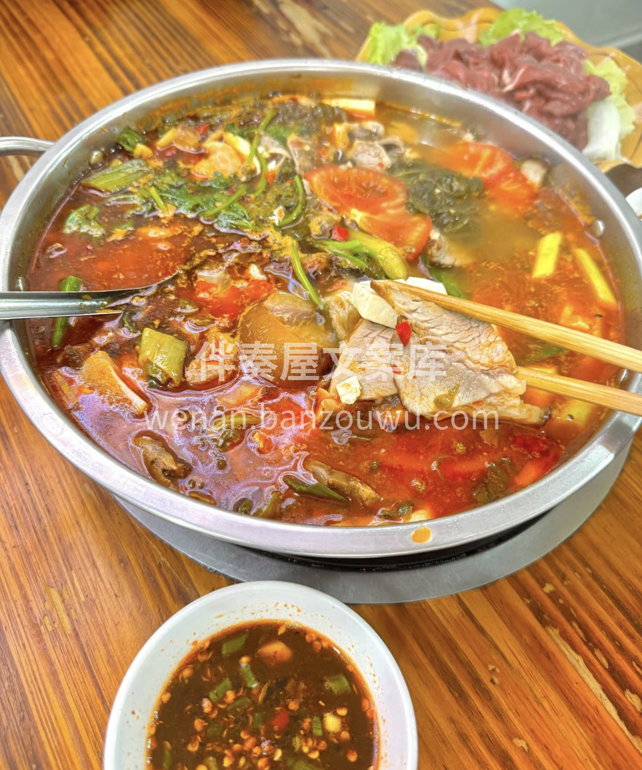 酸汤猪脚火锅！酸香浓郁的汤底，搭配软烂的 配图3