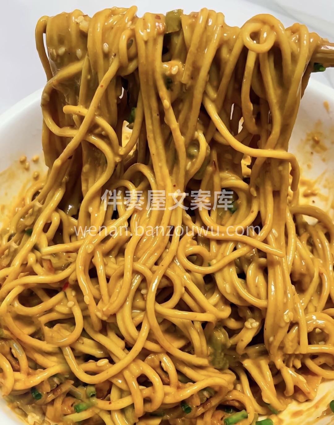 世界很大，大到能装下一万种委屈世界很小， 配图1