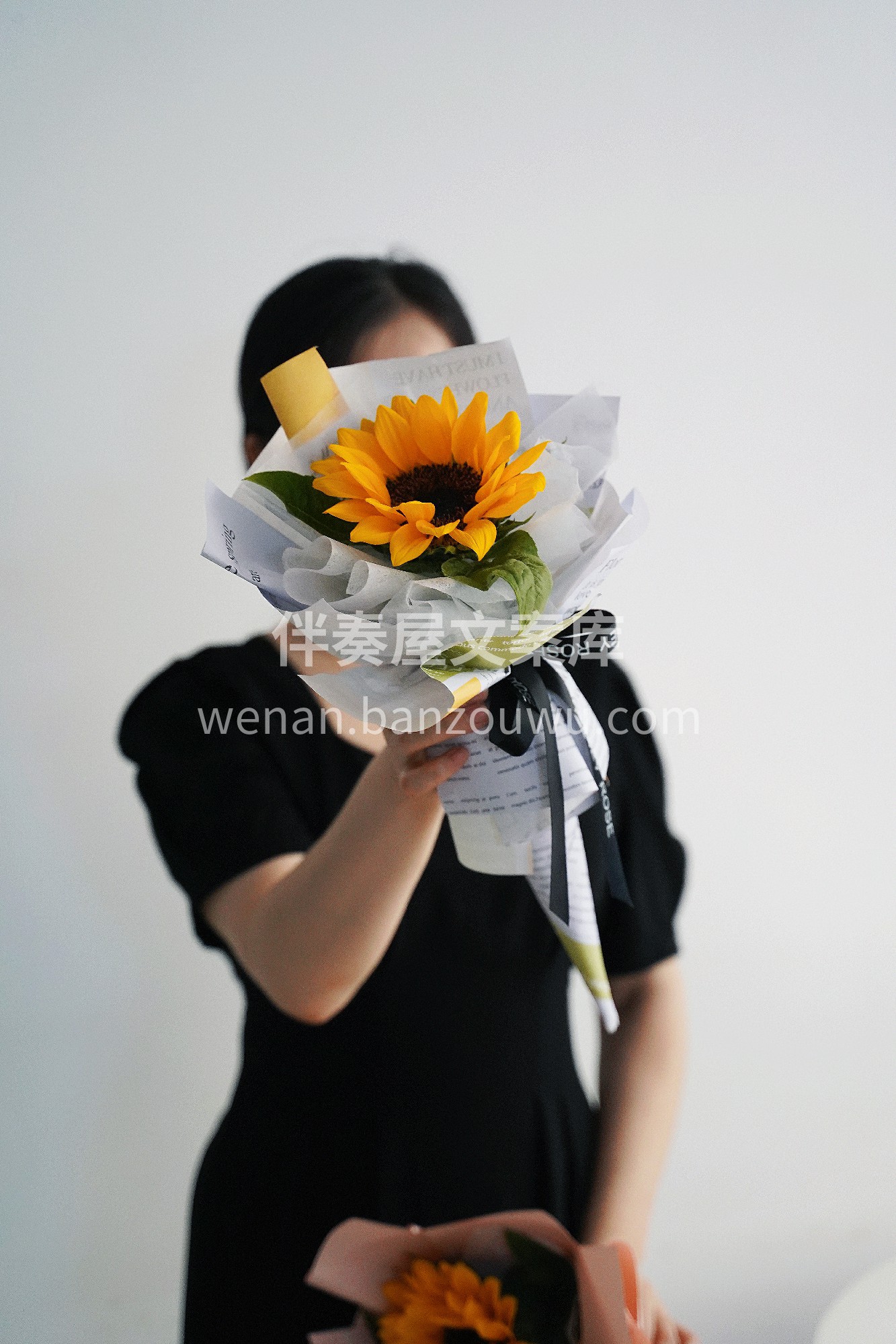 向日葵冰激凌花束~ 向日葵有个很好的花语 配图1