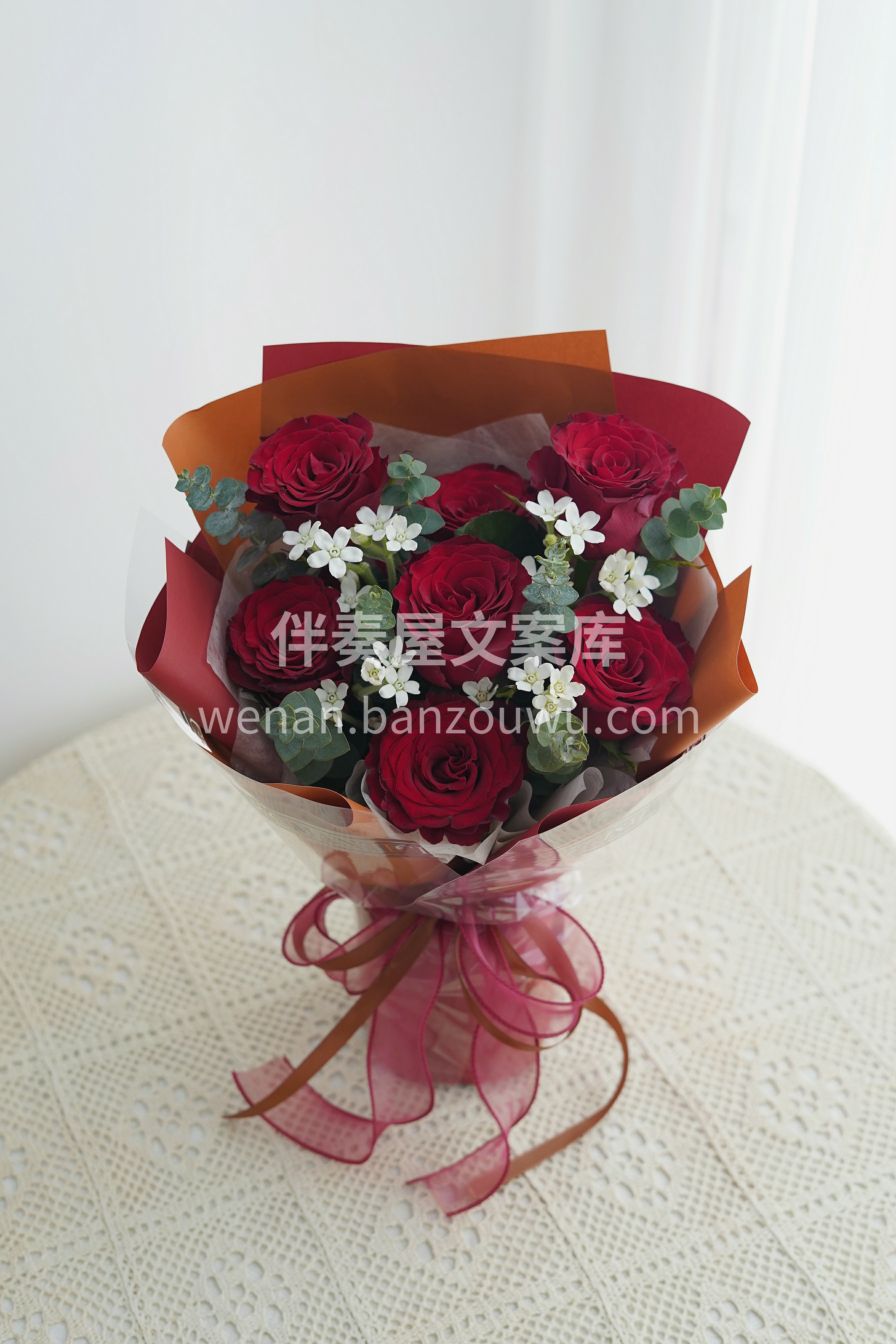 小小的红玫瑰花束💐 不张扬不夸张🌹 就像生活里的小确幸 简简 配图1