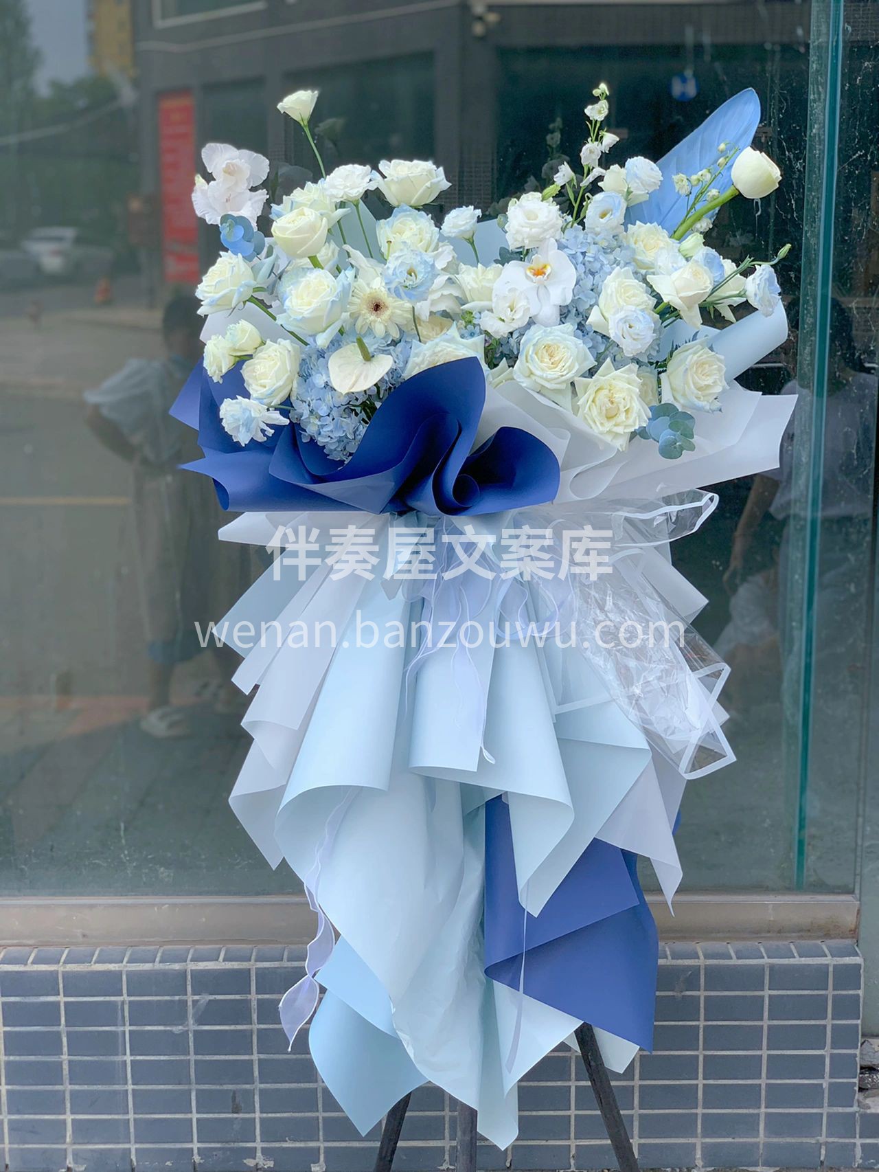 蓝白色系开业花篮😃 让人眼前一亮👀 哇偶 配图2
