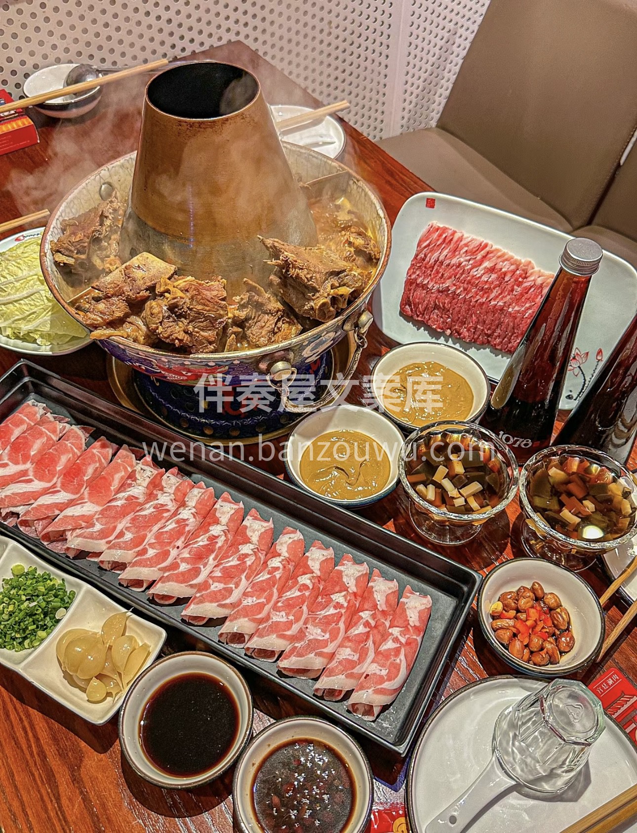 羊蝎子火锅，骨香肉嫩。慢炖的浓汤，炖煮出 配图3