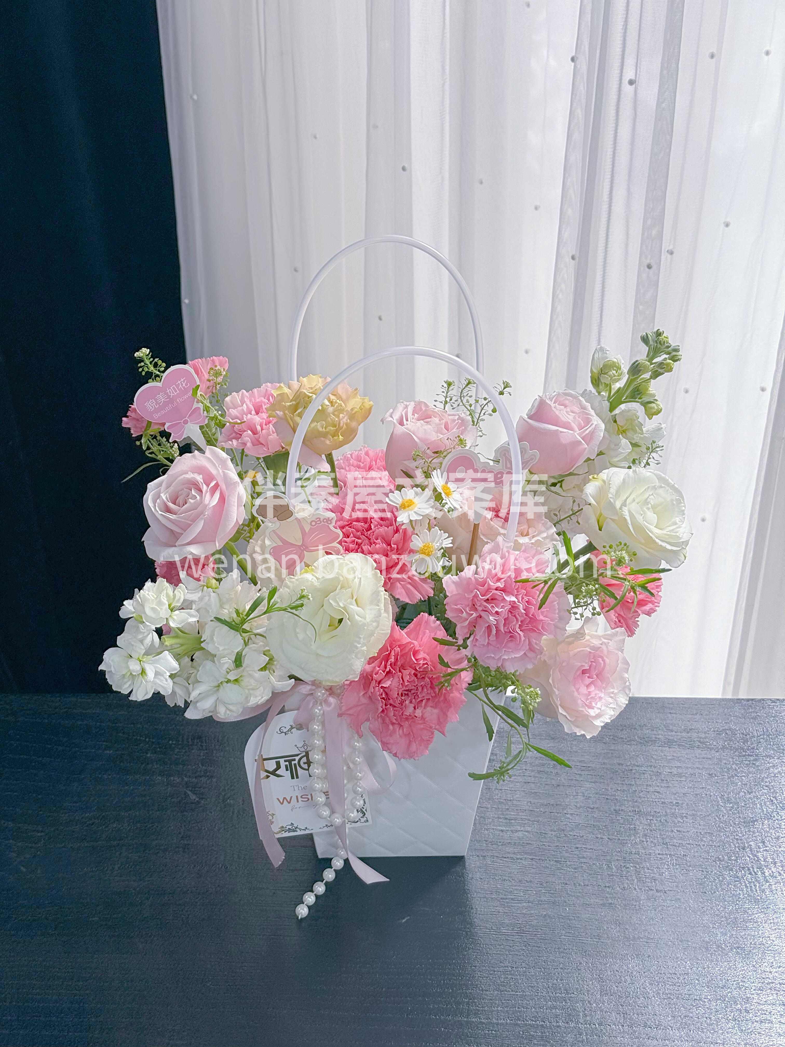这篮小花🌸 是春天献给你的礼物 三八节之际 愿你如繁花盛放🌼 配图1