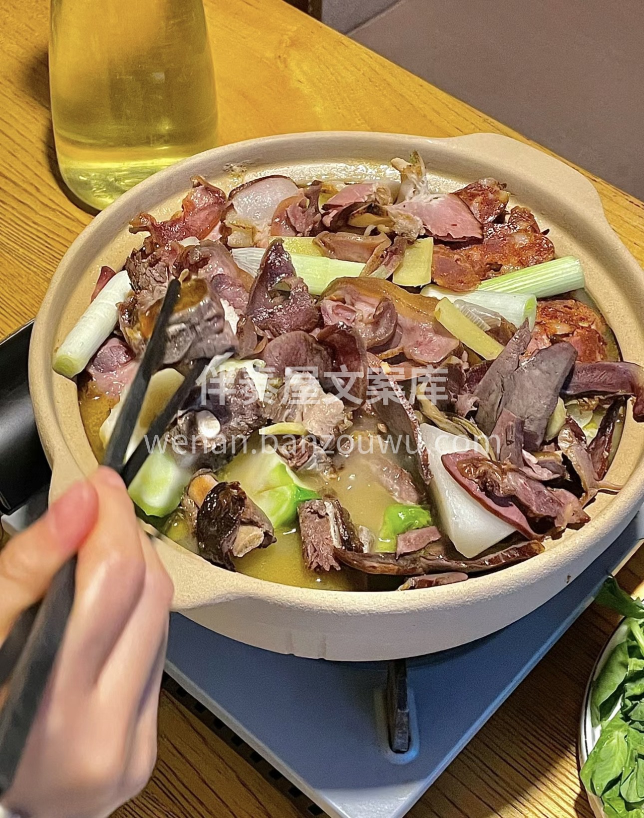 腊肉火锅，岁月沉淀的美味。那一片片熏香浓 配图1