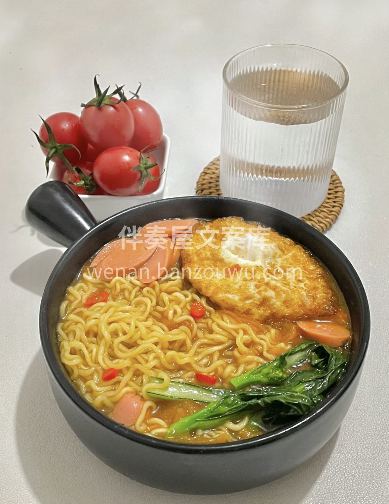 酸酸辣辣的番茄酸辣面，面条裹着浓郁的番茄 配图1