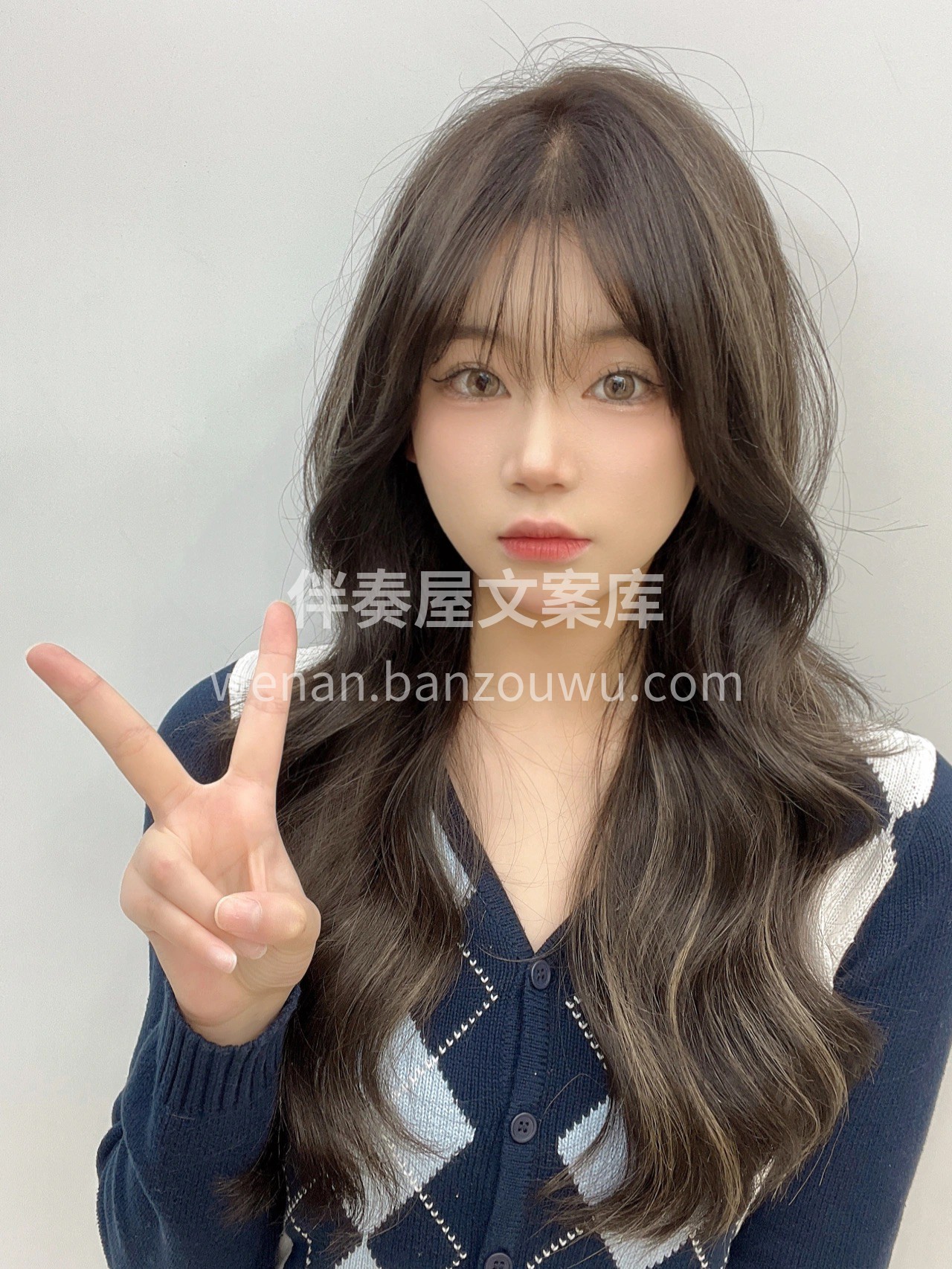 低调洋气发色推荐， 单纯深色太单调一定要 配图3