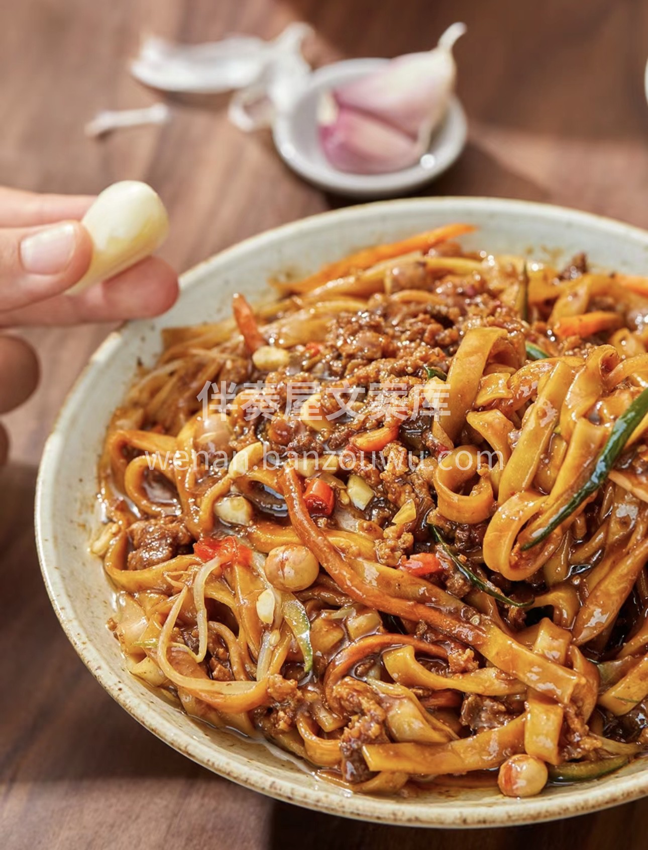 筋道的面条裹满了香浓醇厚的炸酱，每一口都 配图3