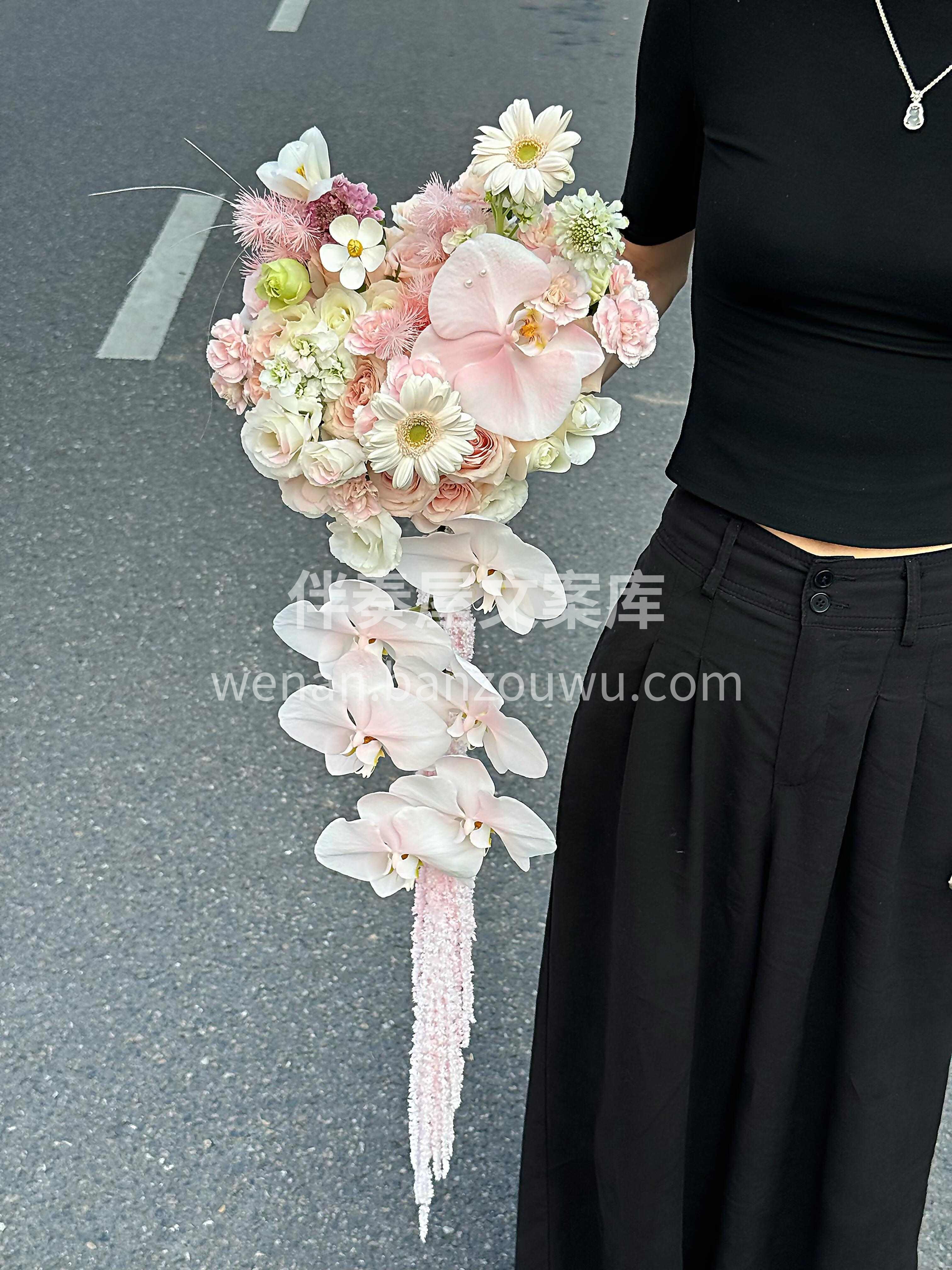 水滴形手捧花🌷仙里仙气的模样🌸 恰是温温柔柔的新娘专属💕👰🏻 配图3