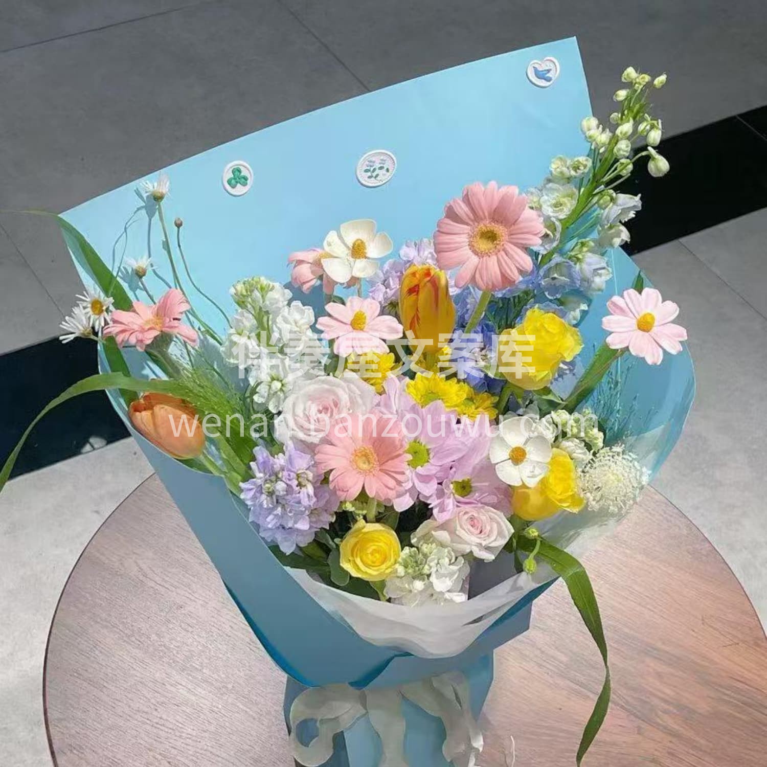 蓝色多巴胺混搭花束💐 高对比度的混搭像一场视觉烟花秀🎇 让快 配图1