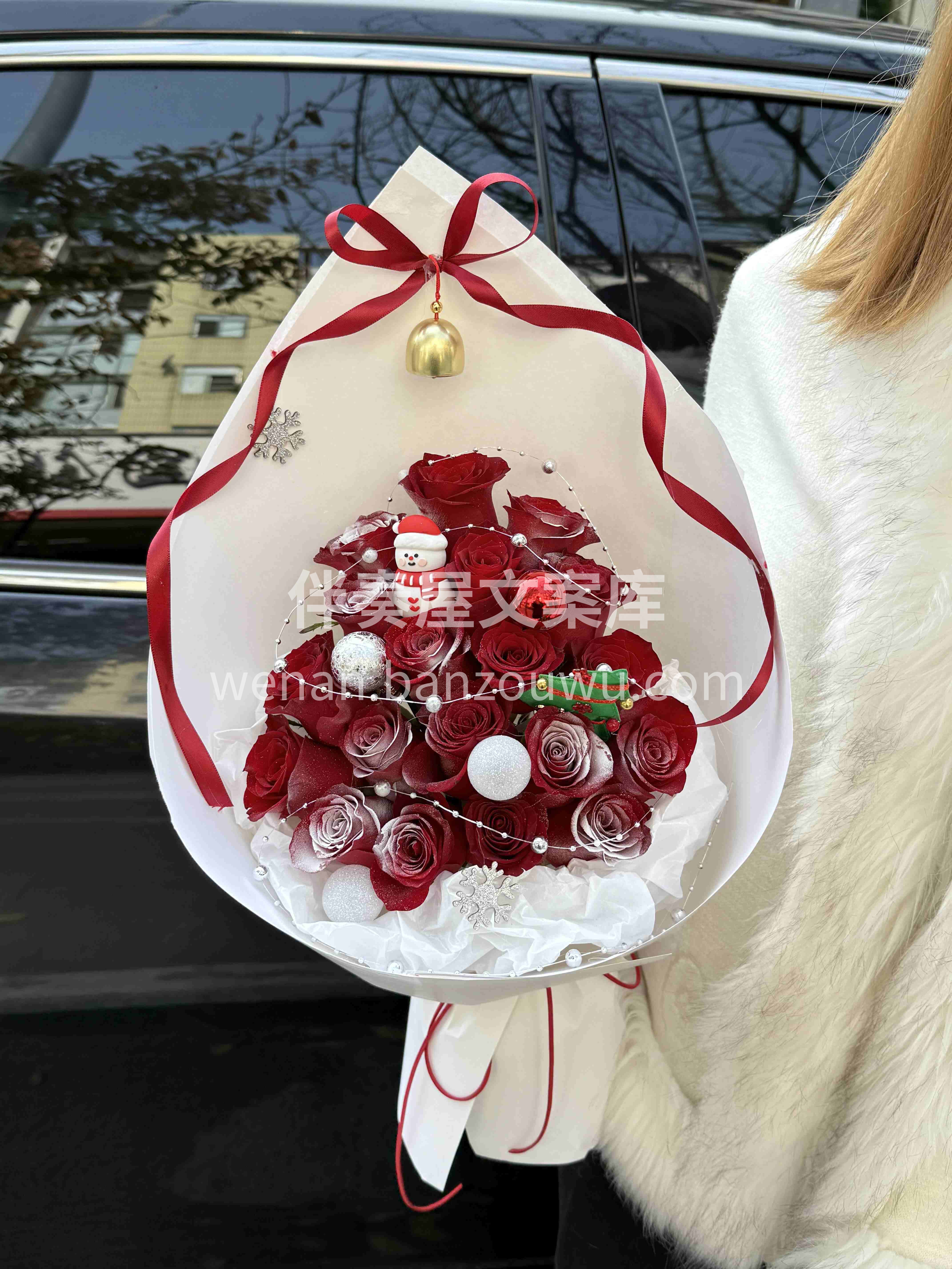圣诞赴约必备💐 红玫瑰圣诞树花束🎅🏻 以爱为礼❤️赴一场冬日 配图1