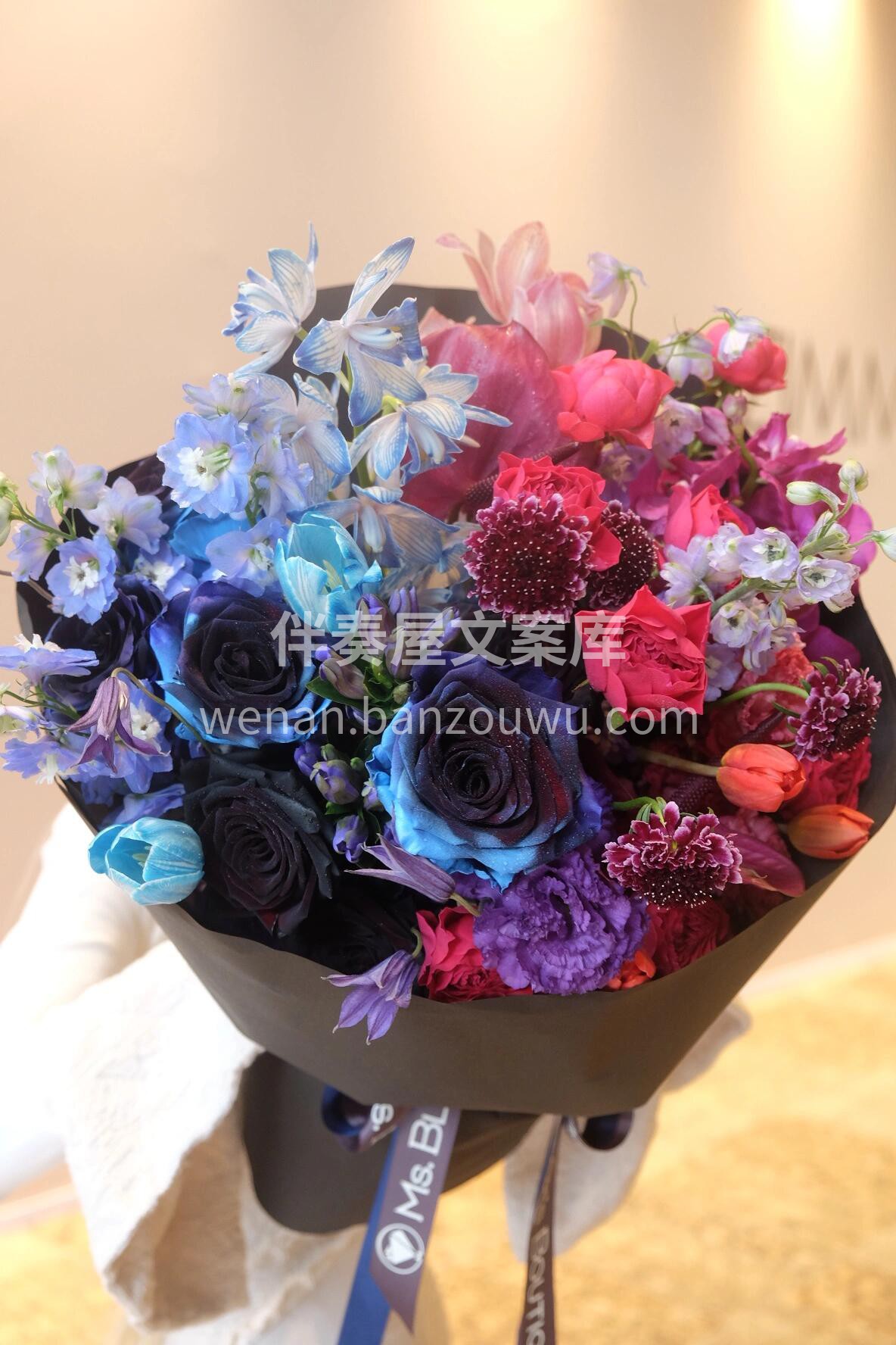 高级感暗黑系花束🖤 🌹玫瑰丢进篝火 浪漫 配图1