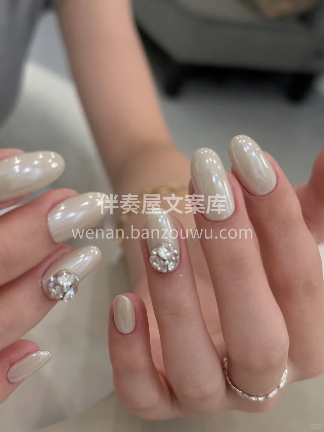 珍珠白海莉甲💅 爱死了这简单干净的高级感 配图1