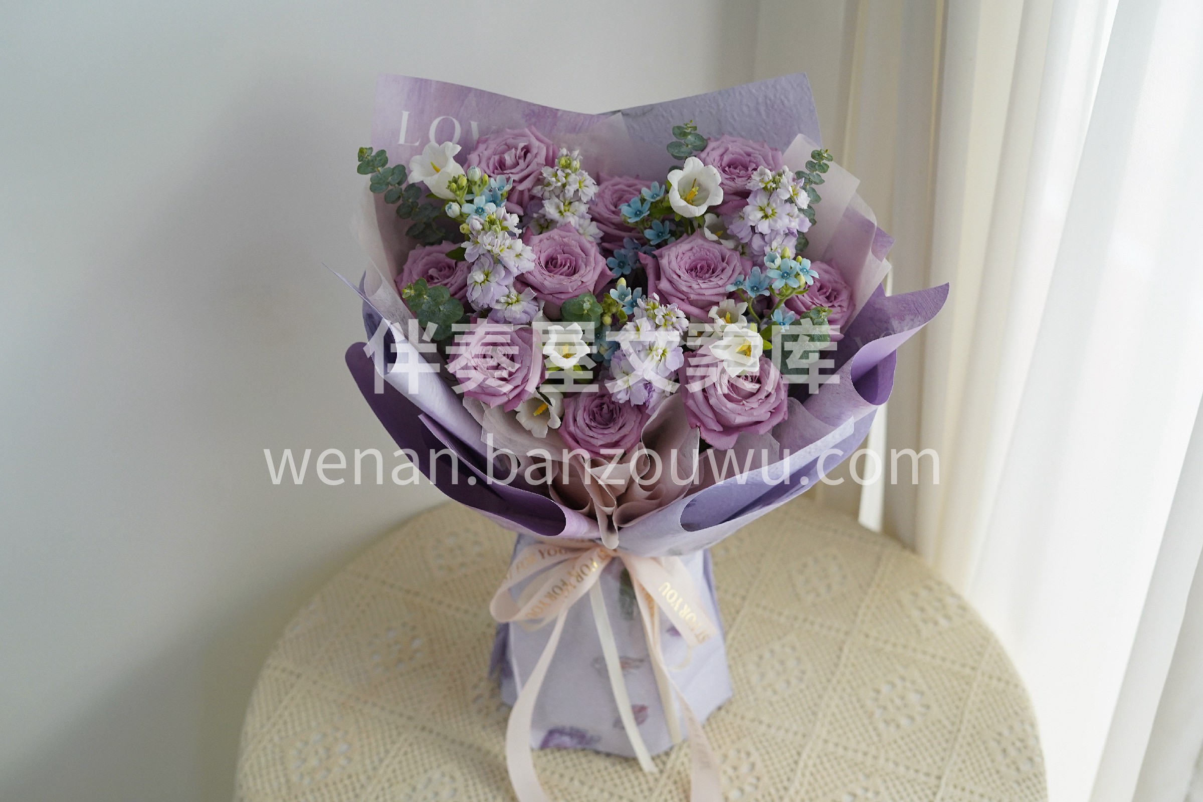 嫣然玫瑰花束💐 七分开就已经很美 花瓣硬厚✨ 花型不大 紧凑 配图2
