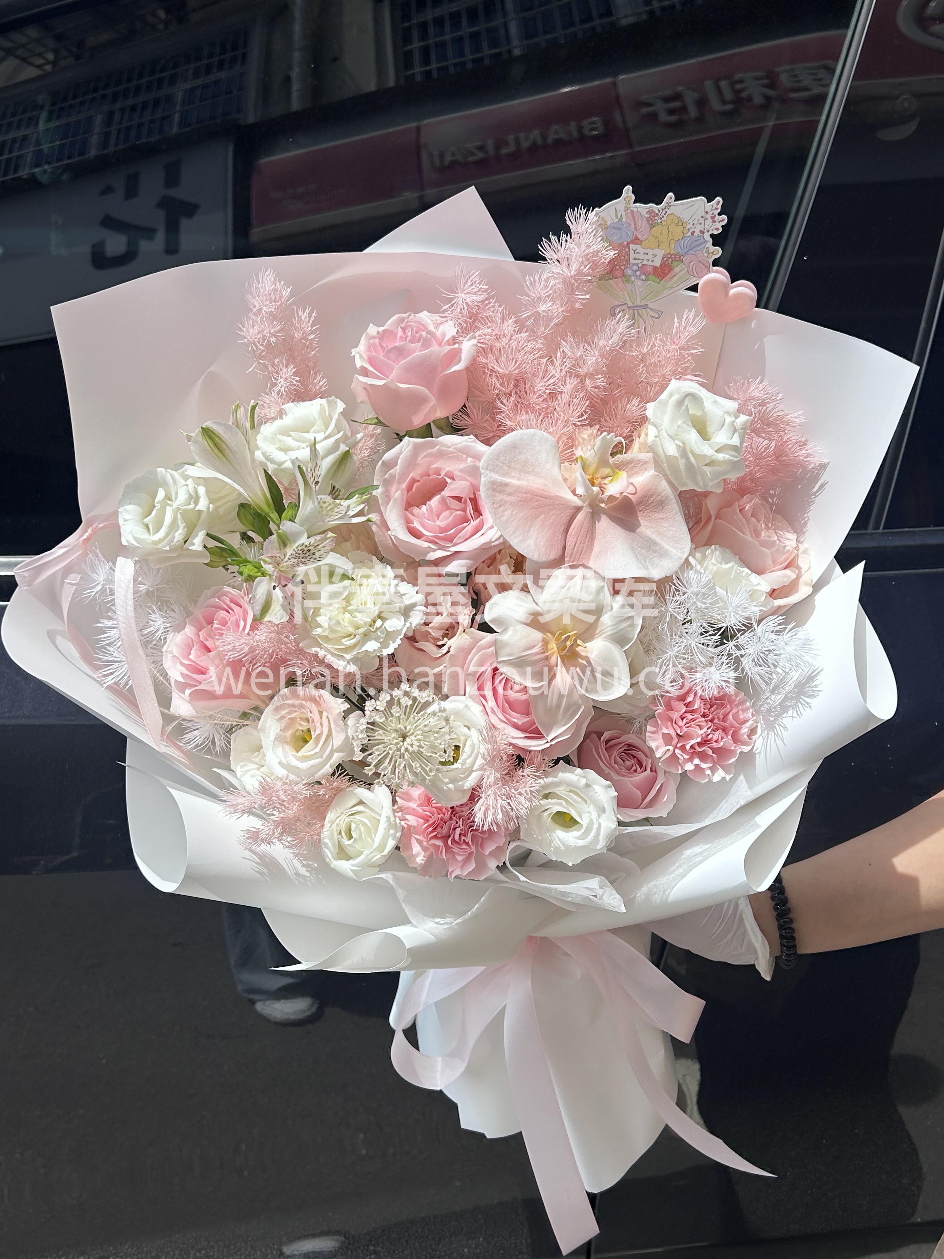 粉雪山混搭花束 把春天的温柔，藏进这束花💐里 浪漫又治愈，氛 配图2